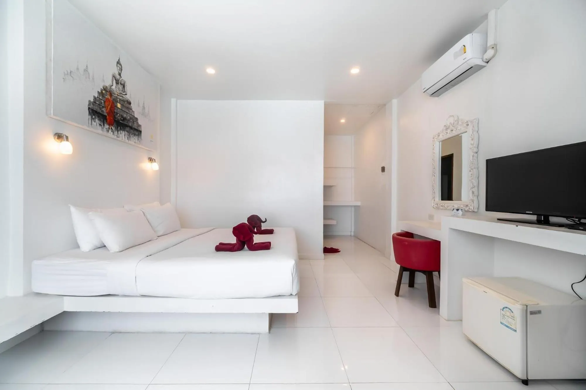 Bedroom, Bed in Crystal Bay Beach Resort