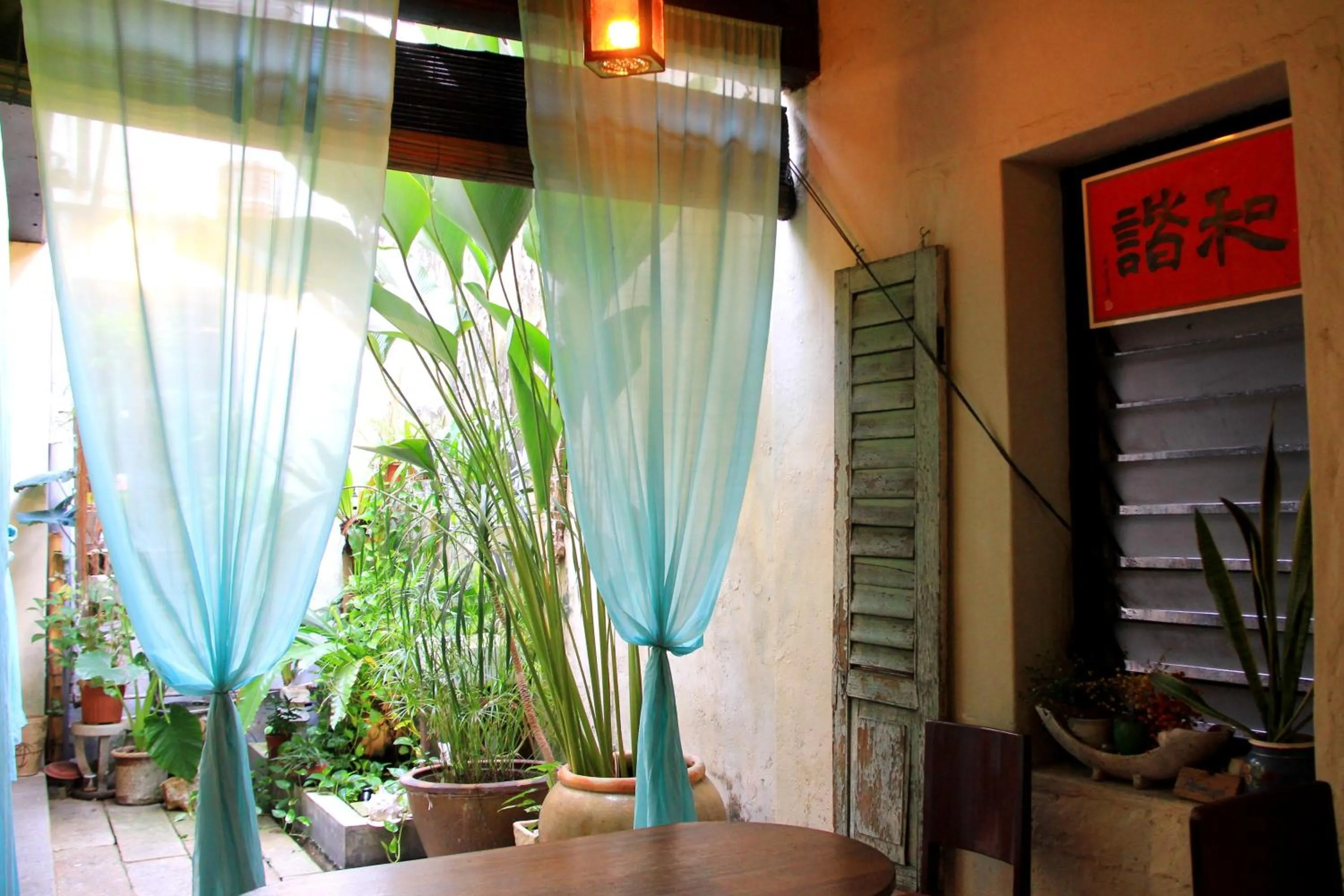 Restaurant/places to eat in MoonTree47