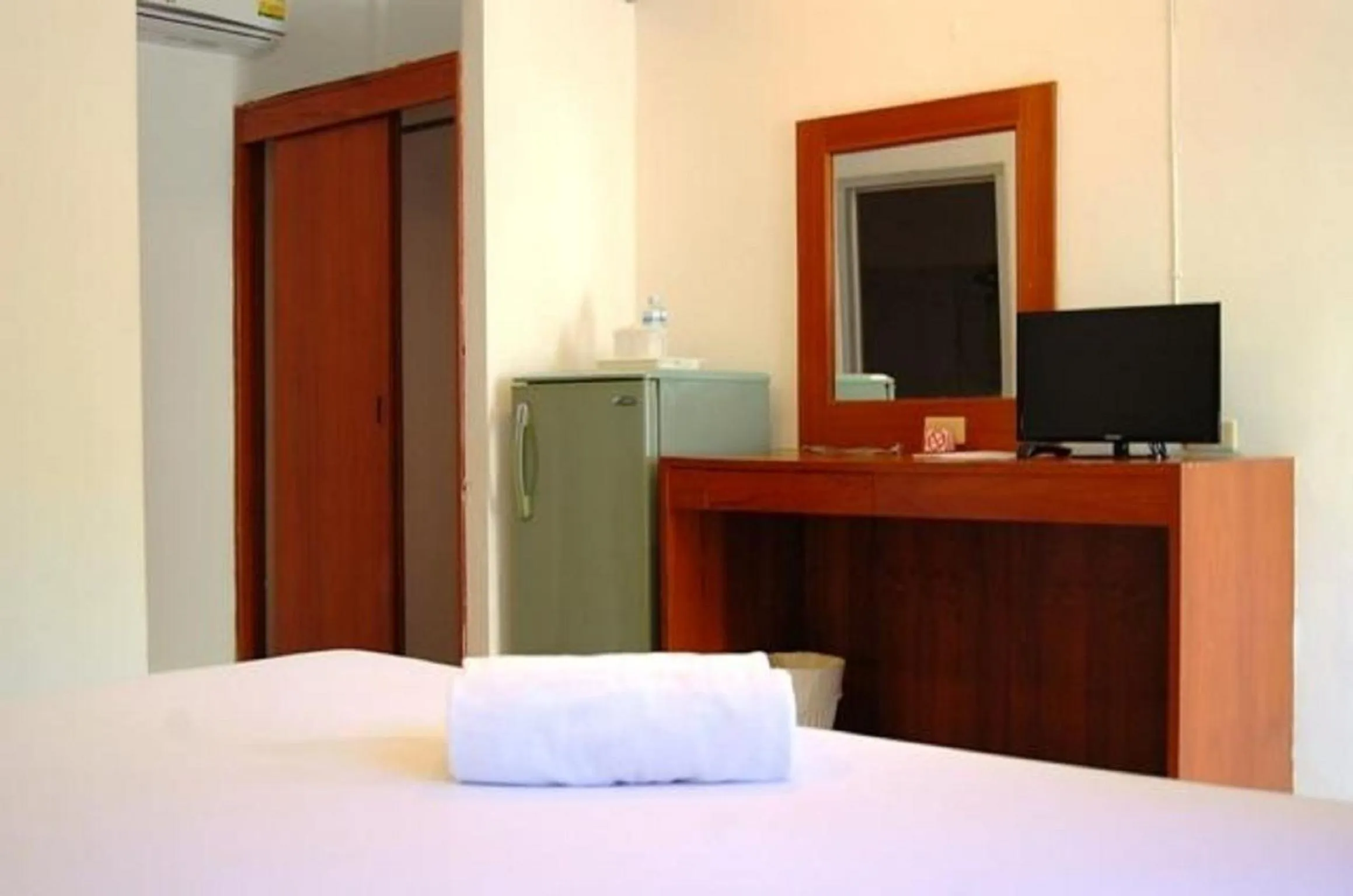 TV and multimedia, Bed in Hacienda Phuket, Patong