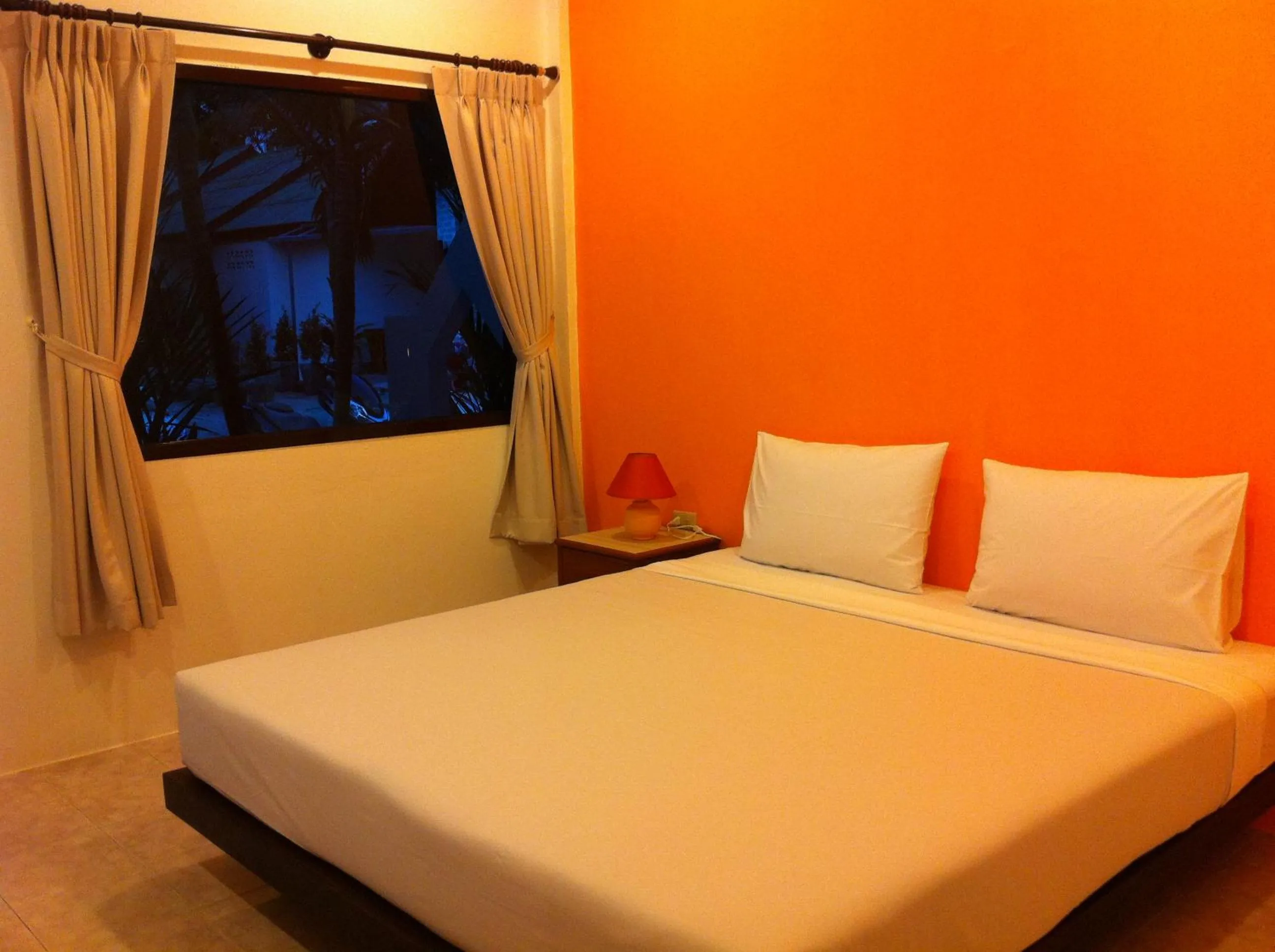 Photo of the whole room, Bed in Hacienda Phuket, Patong