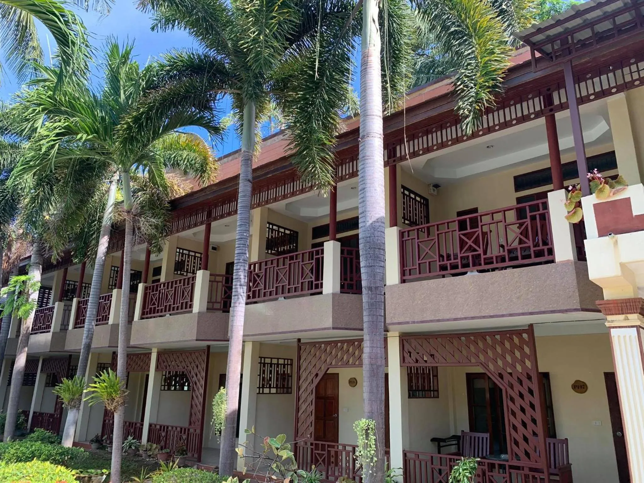 Property building in Rattana Guesthouse & Bungalow