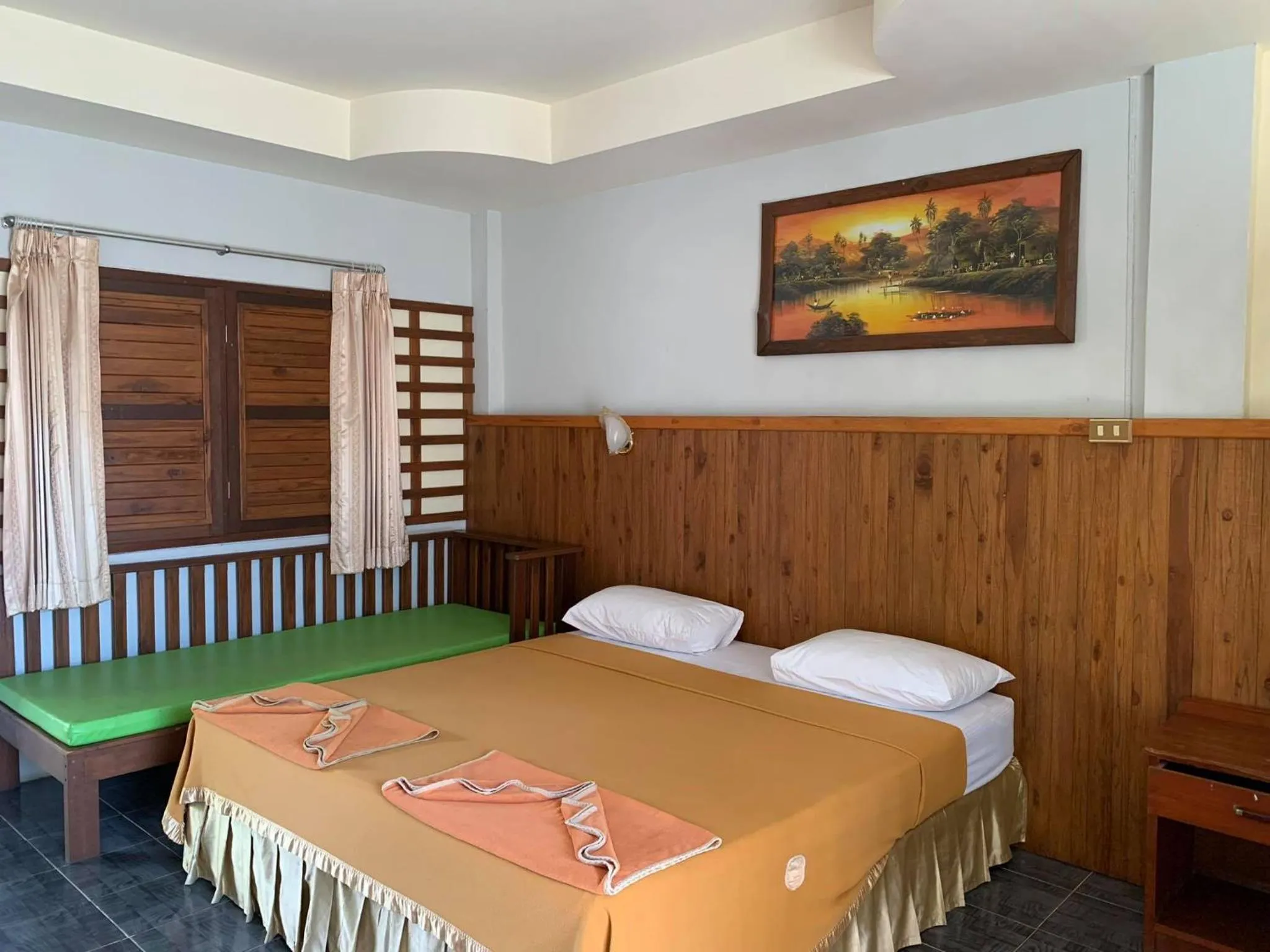 Bedroom, Bed in Rattana Guesthouse & Bungalow