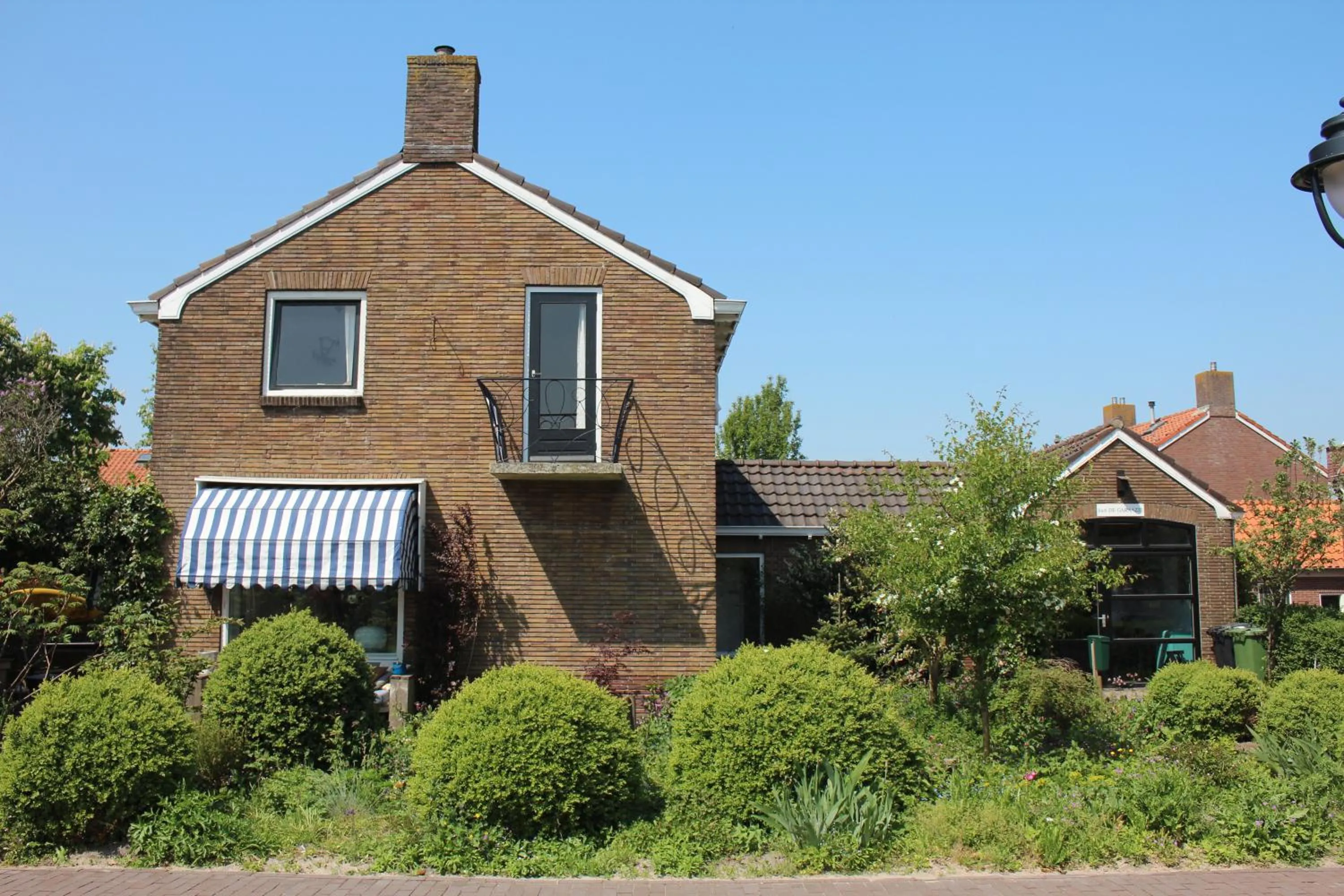 Facade/entrance, Property Building in B&B de Garaazje