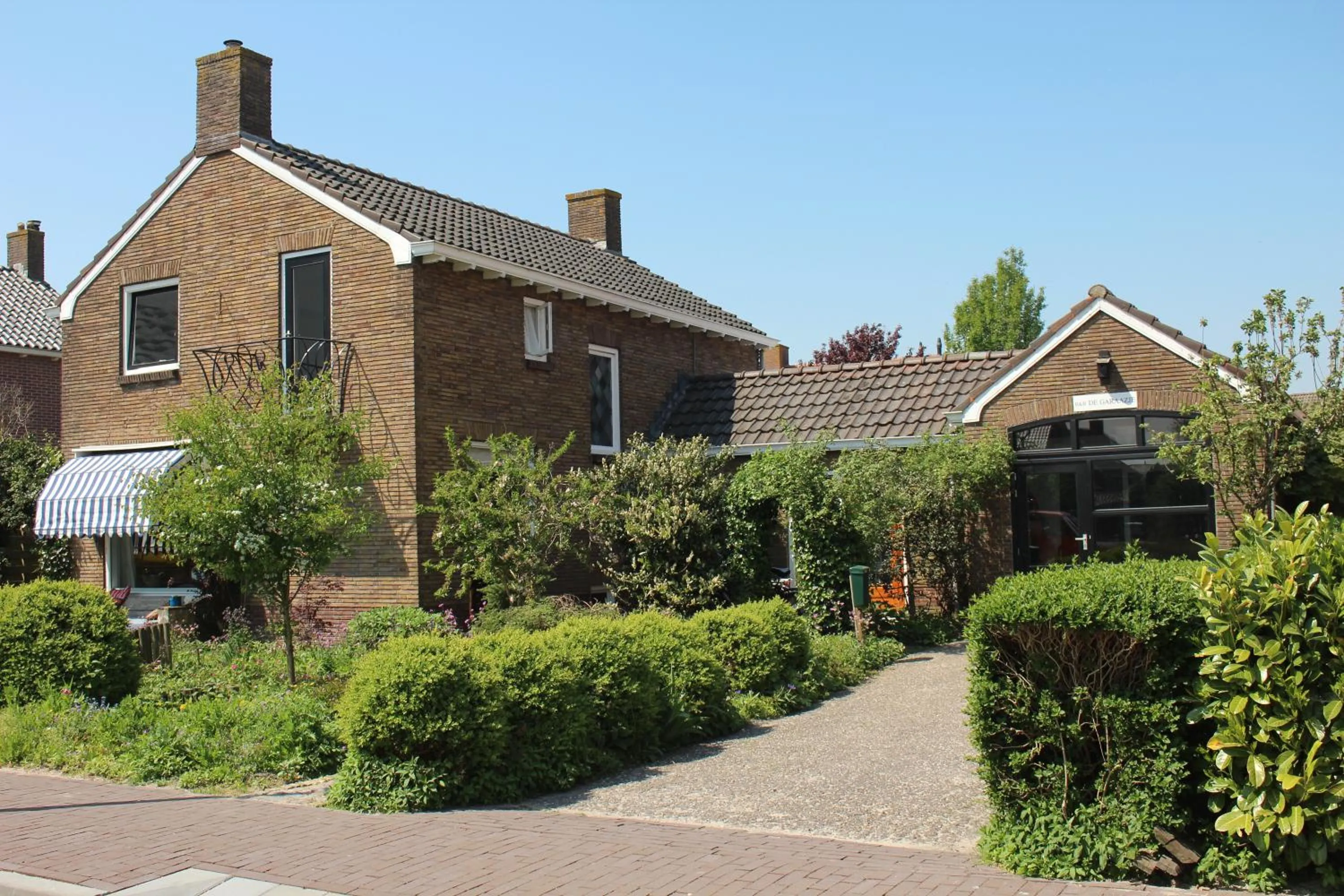 Facade/entrance, Property Building in B&B de Garaazje