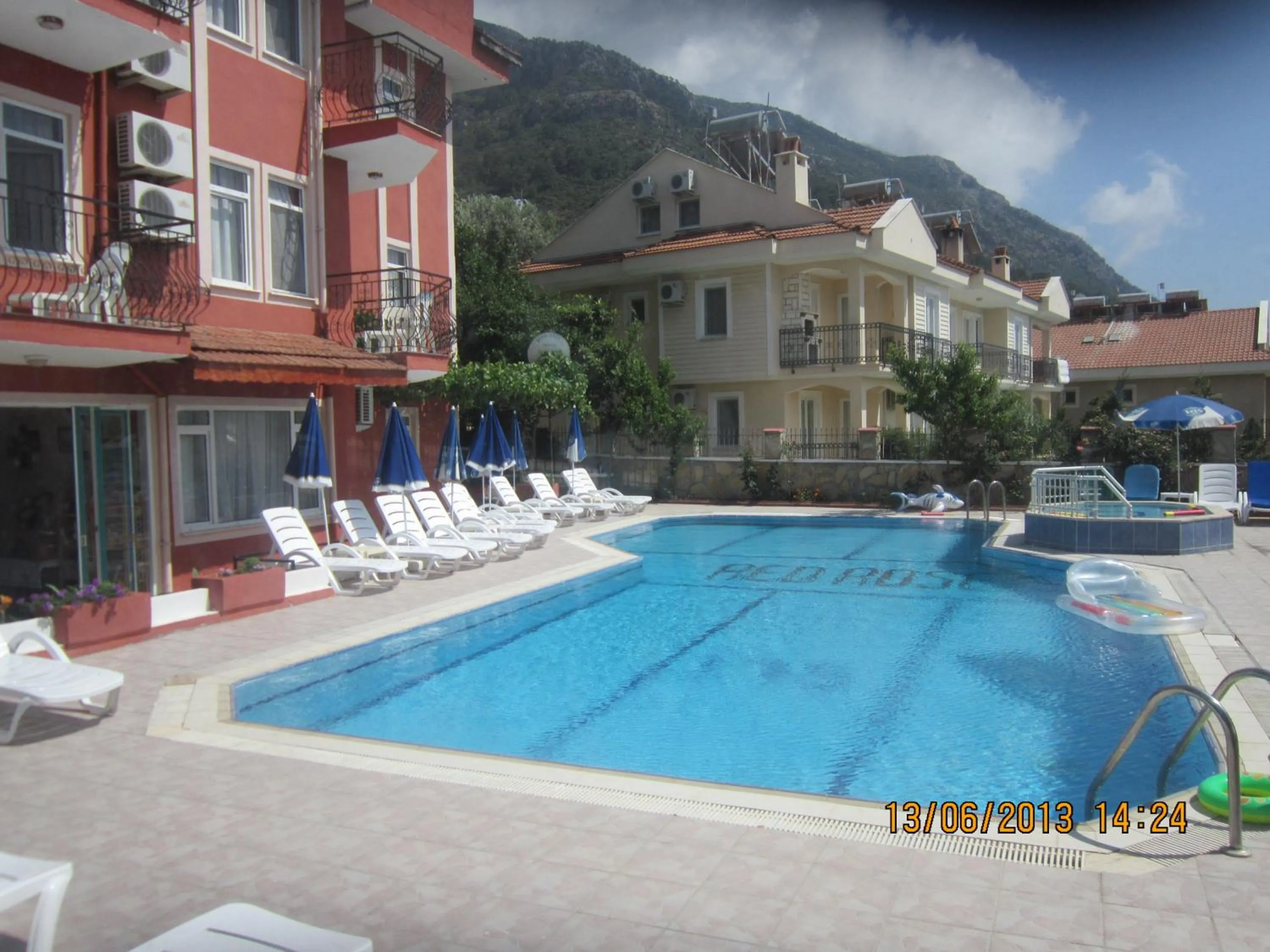 Swimming pool in Red Rose Hotel