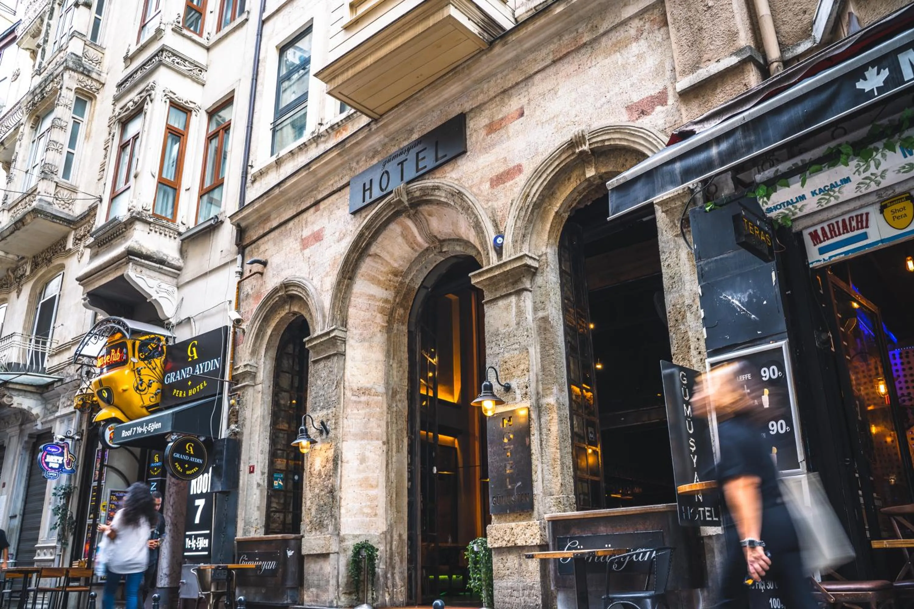 Facade/entrance in West Pera Hotel