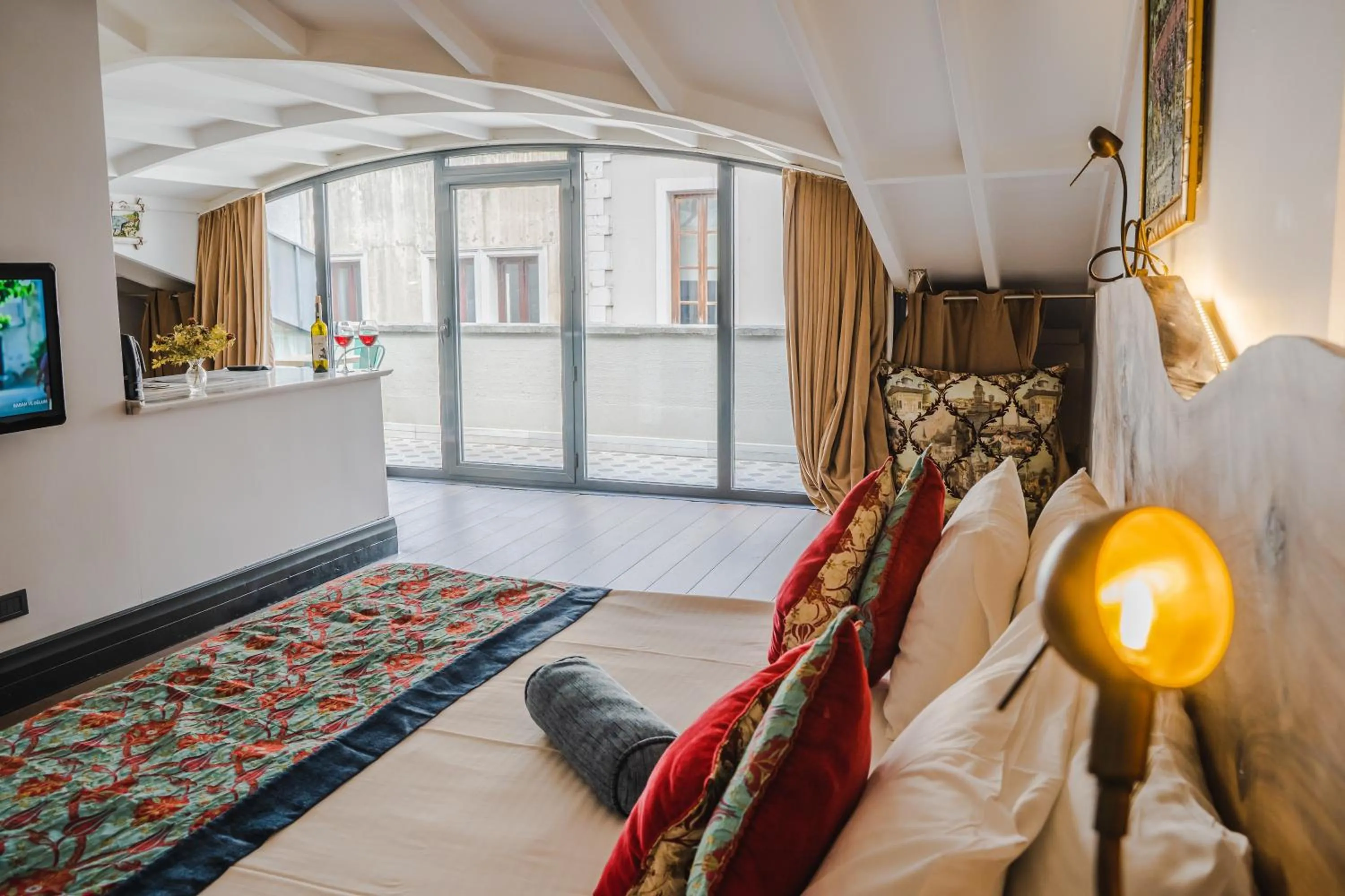 Photo of the whole room, Bed in West Pera Hotel