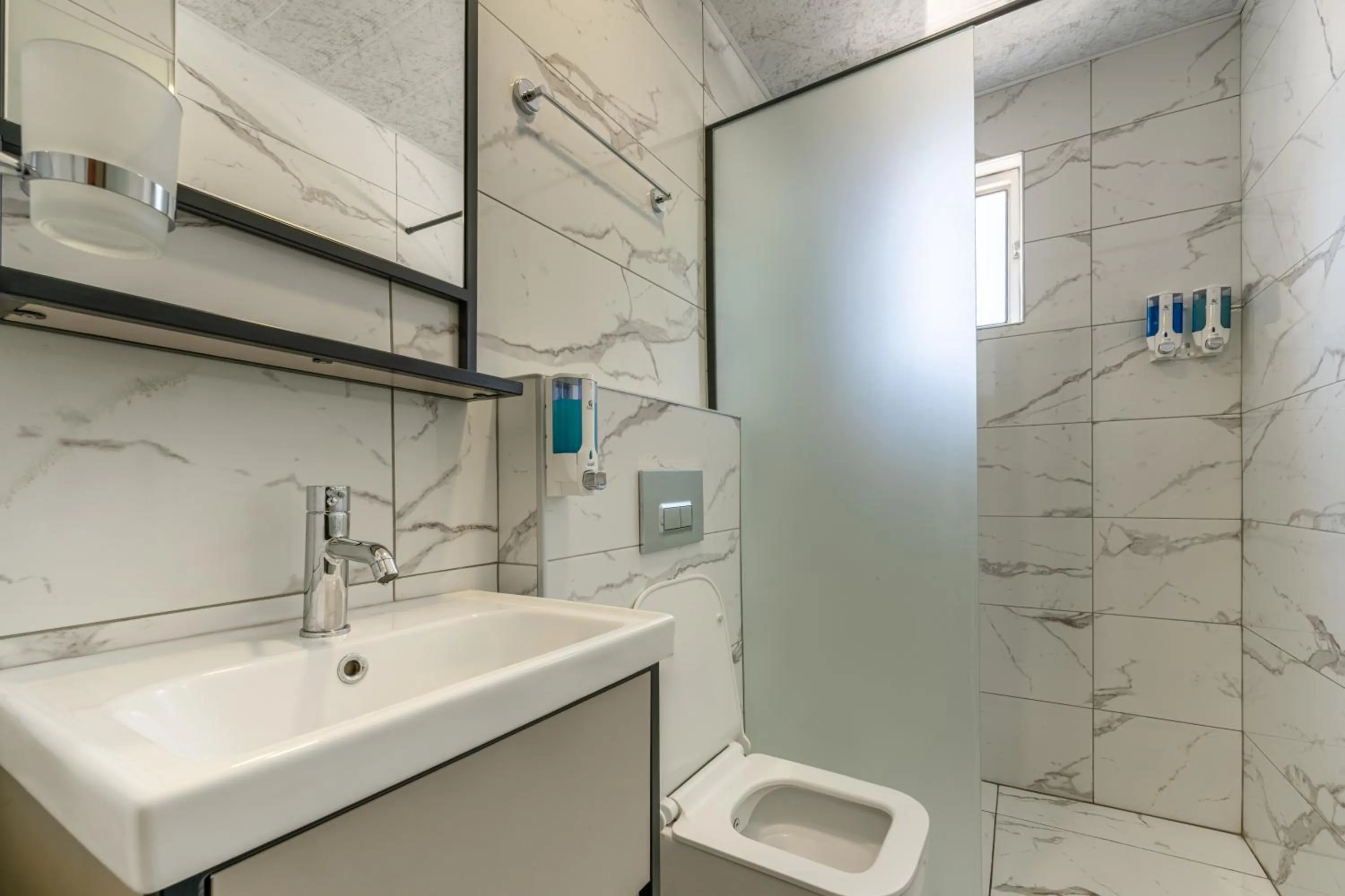 Shower in Lemon Hotel