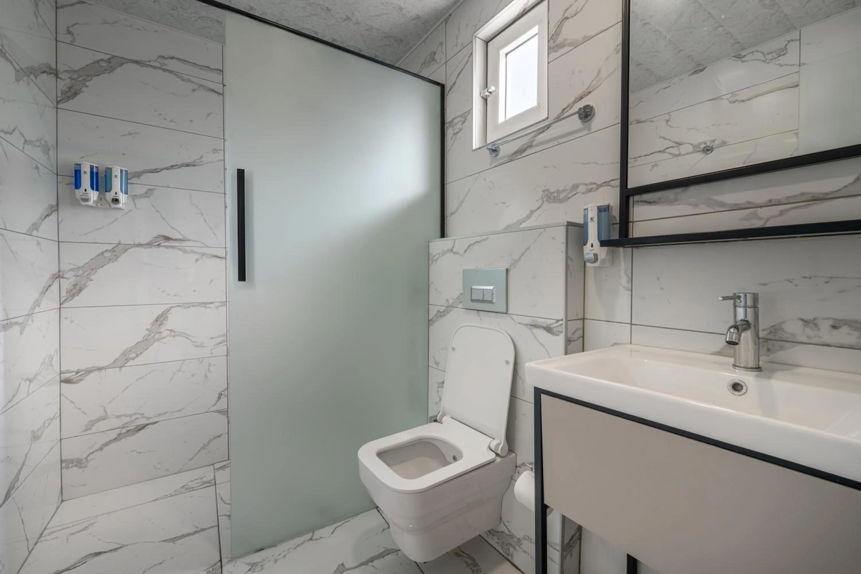 Shower in Lemon Hotel