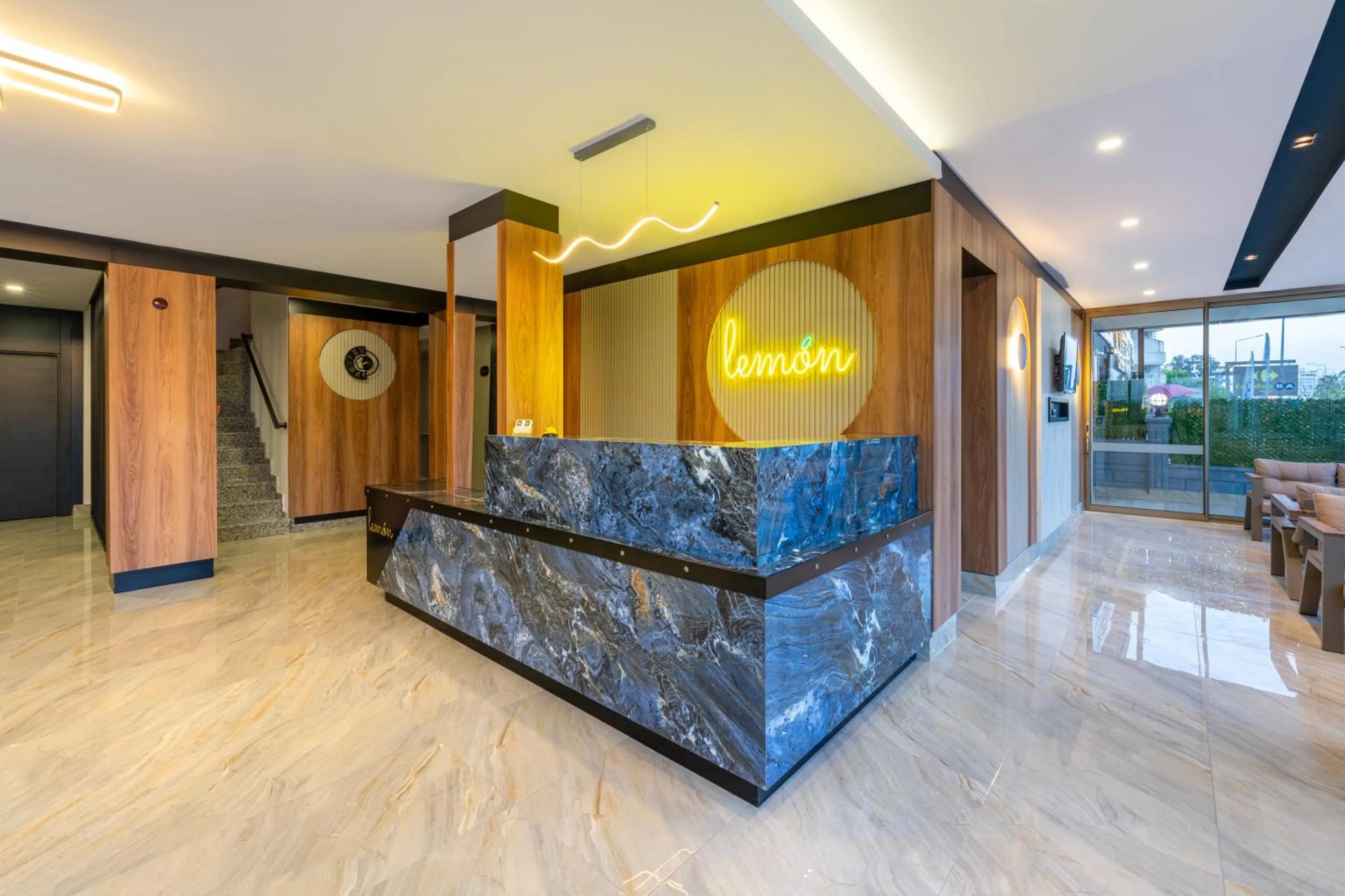 Lobby or reception in Lemon Hotel