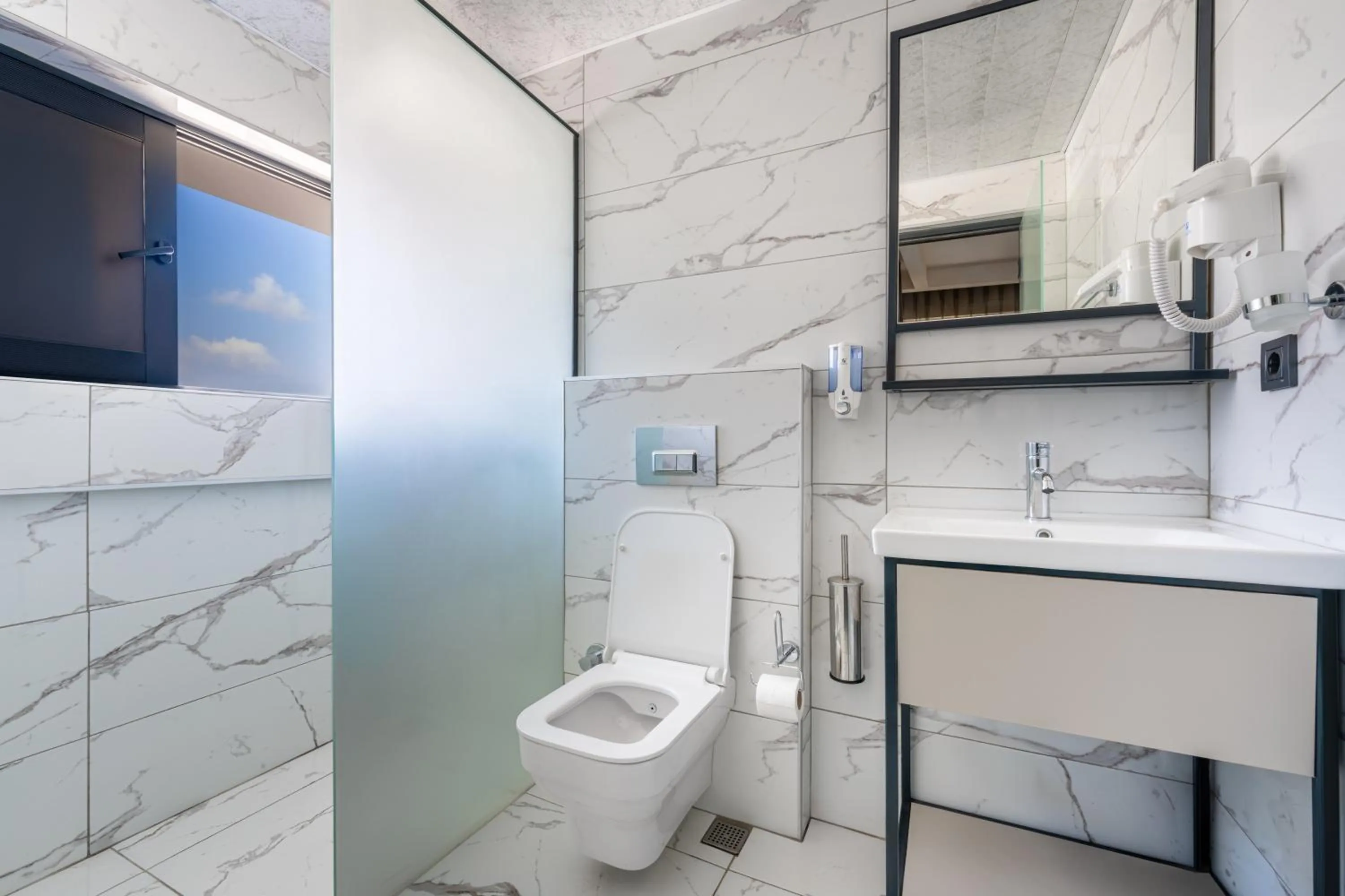 Shower in Lemon Hotel