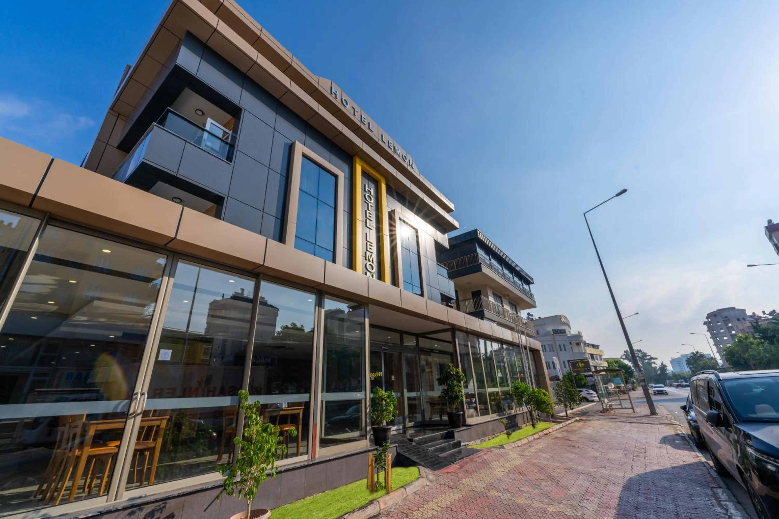 Property building in Lemon Hotel