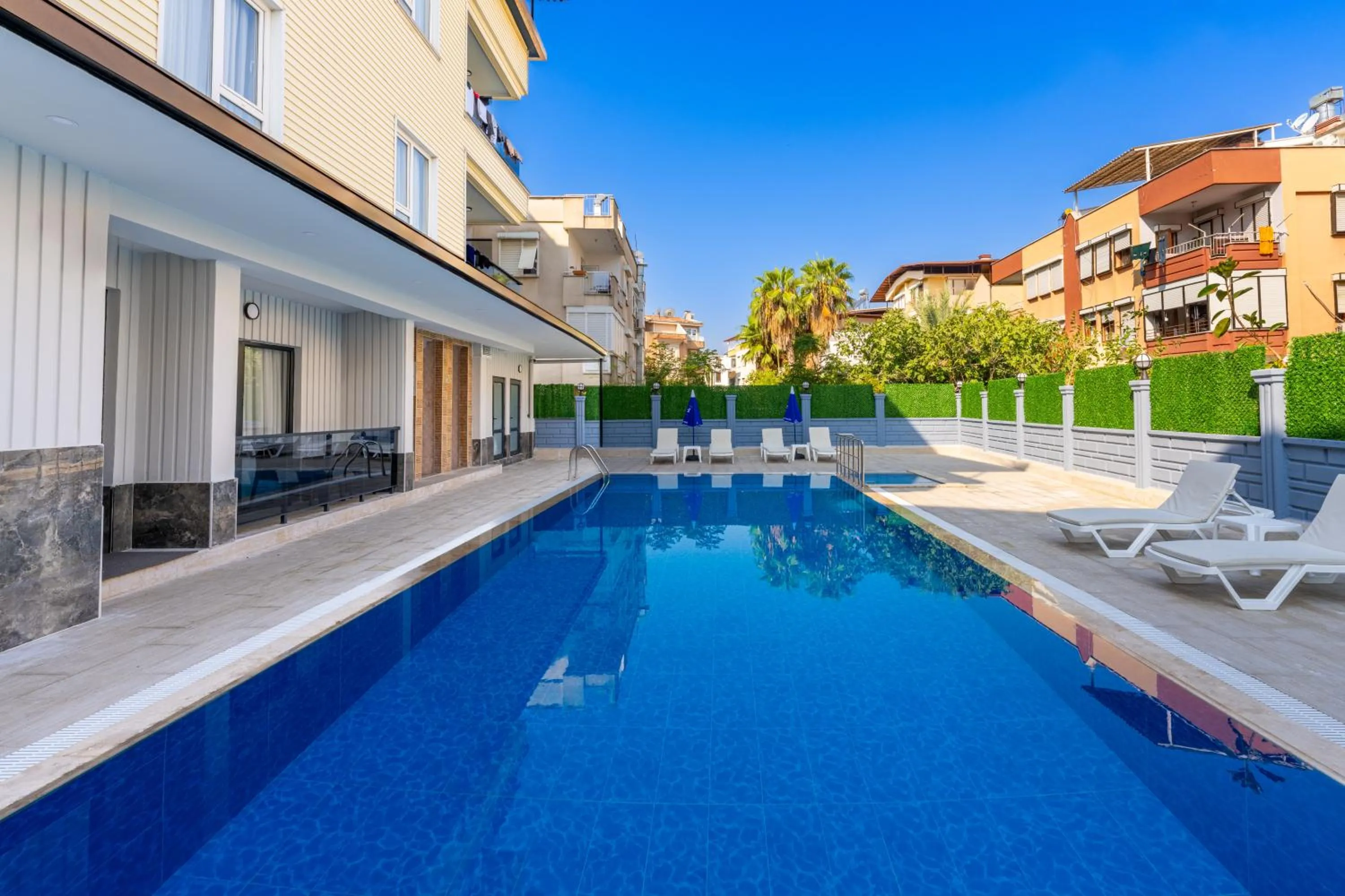 Property building in Lemon Hotel