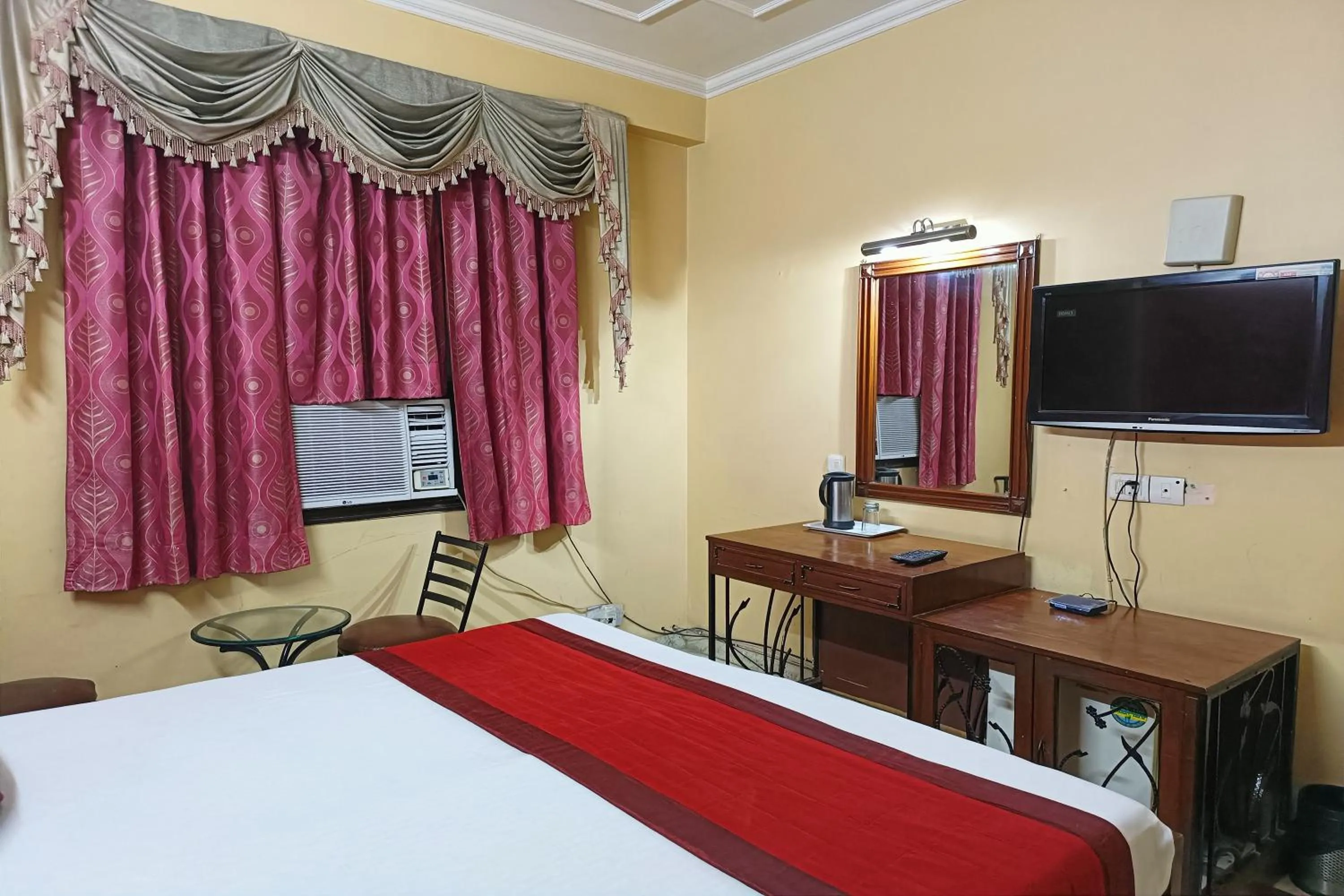 Bed in Hotel Indraprastha