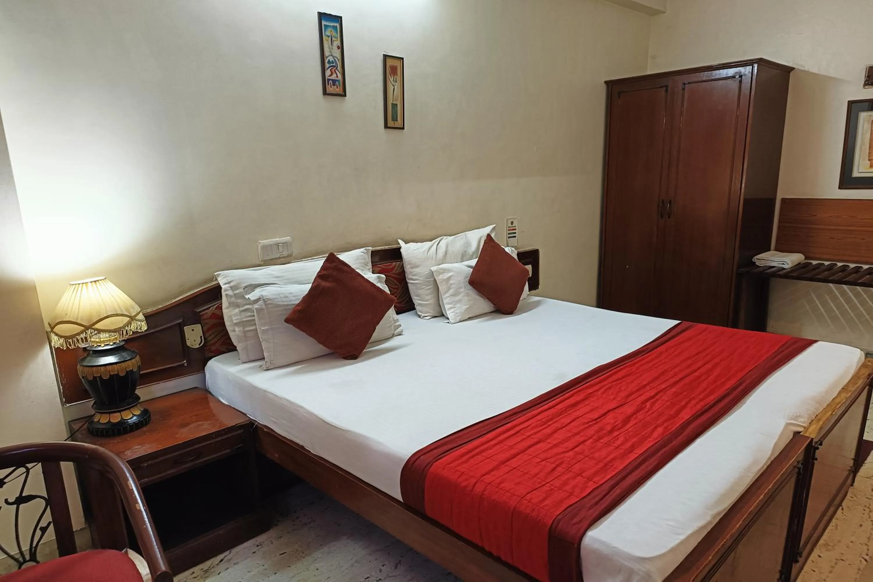 Bed in Hotel Indraprastha