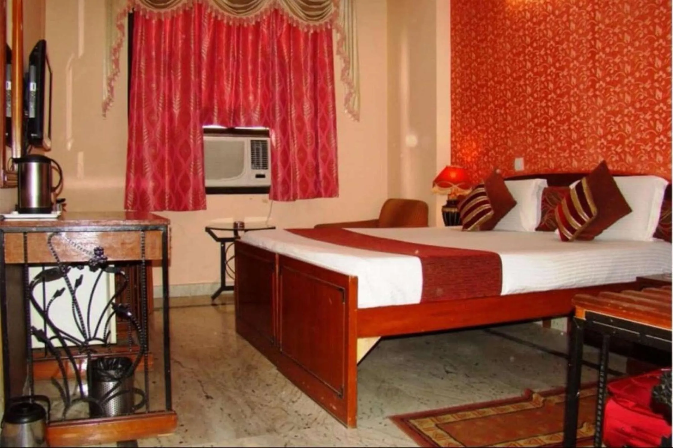 Bed in Hotel Indraprastha