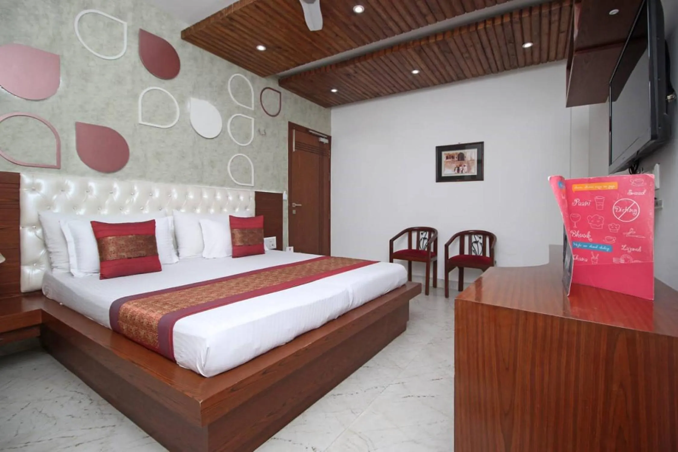 Bed in Hotel Indraprastha