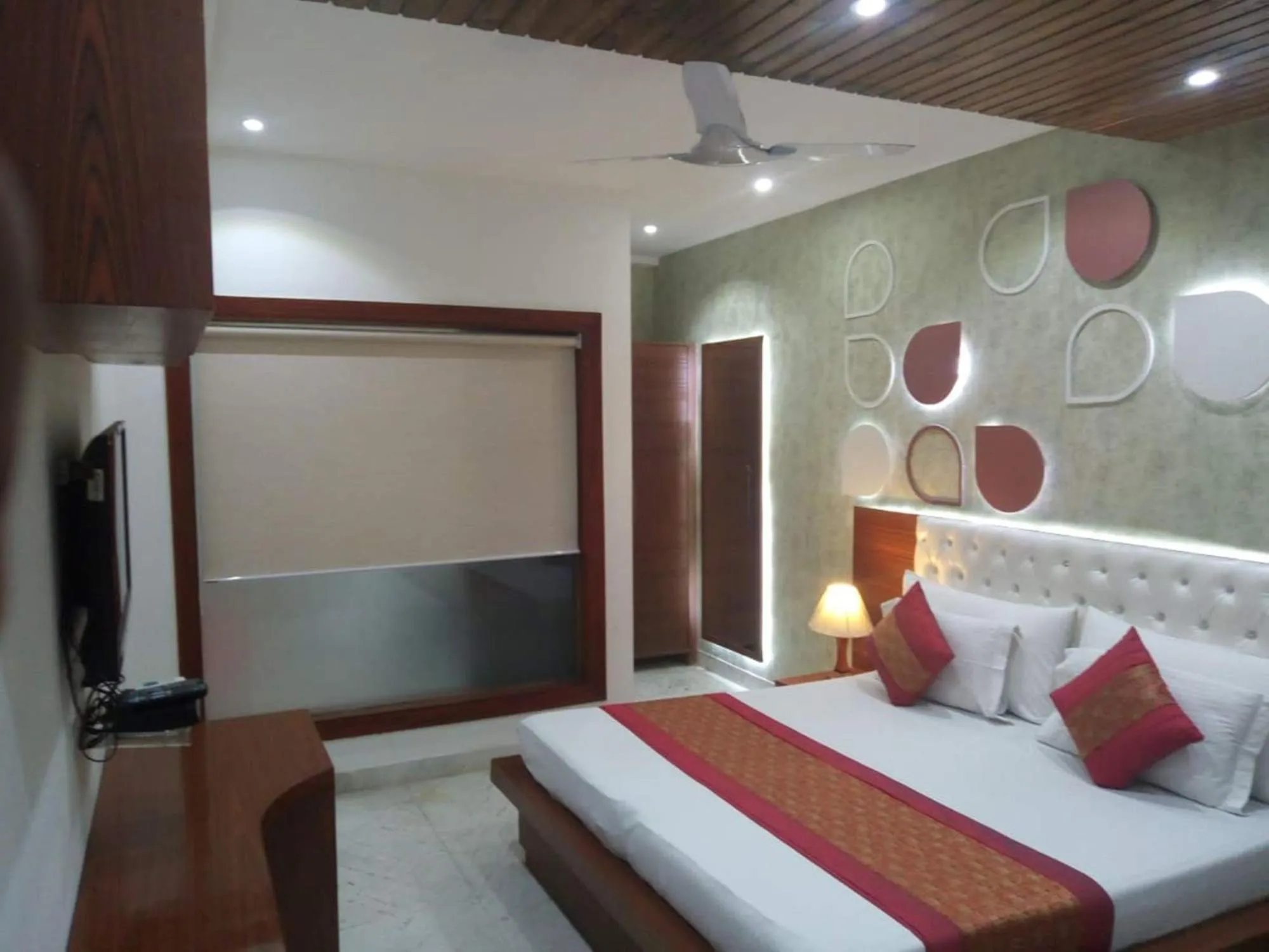 Bed in Hotel Indraprastha