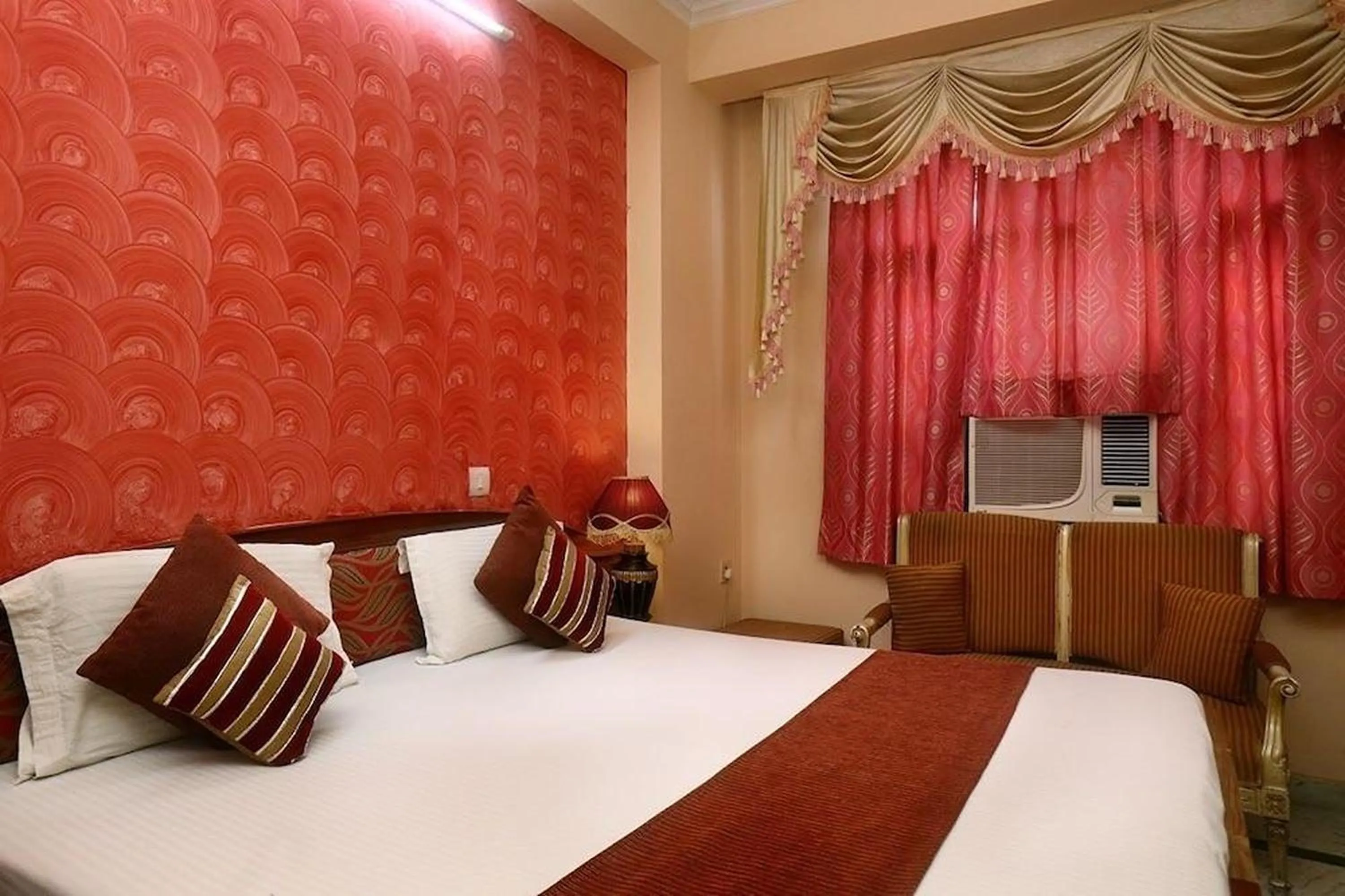 Bed in Hotel Indraprastha