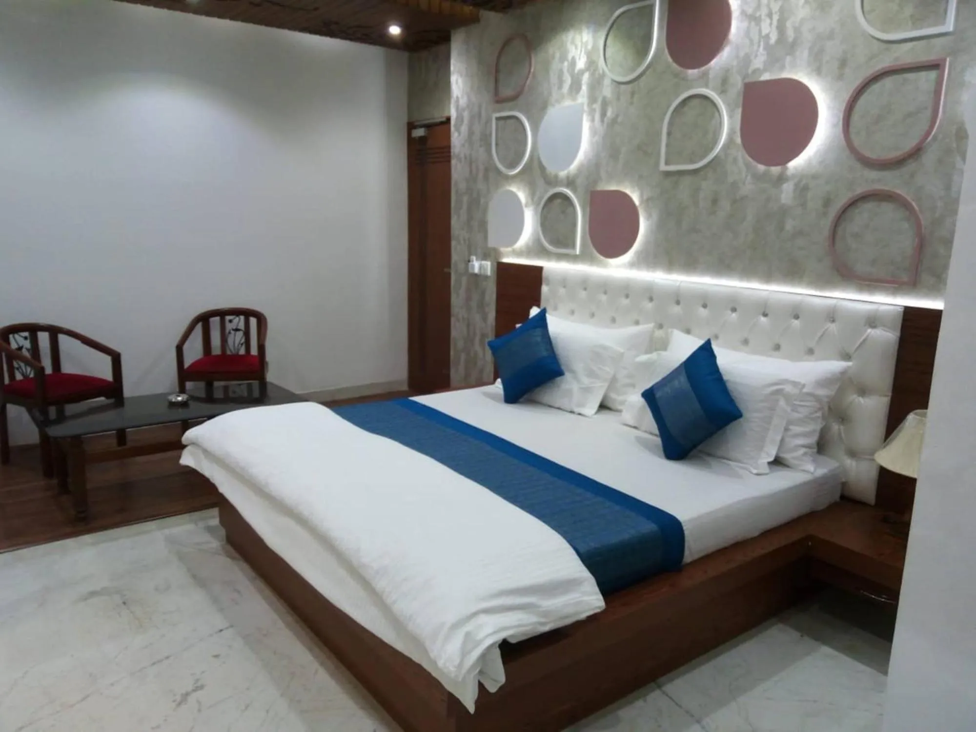 Bed in Hotel Indraprastha