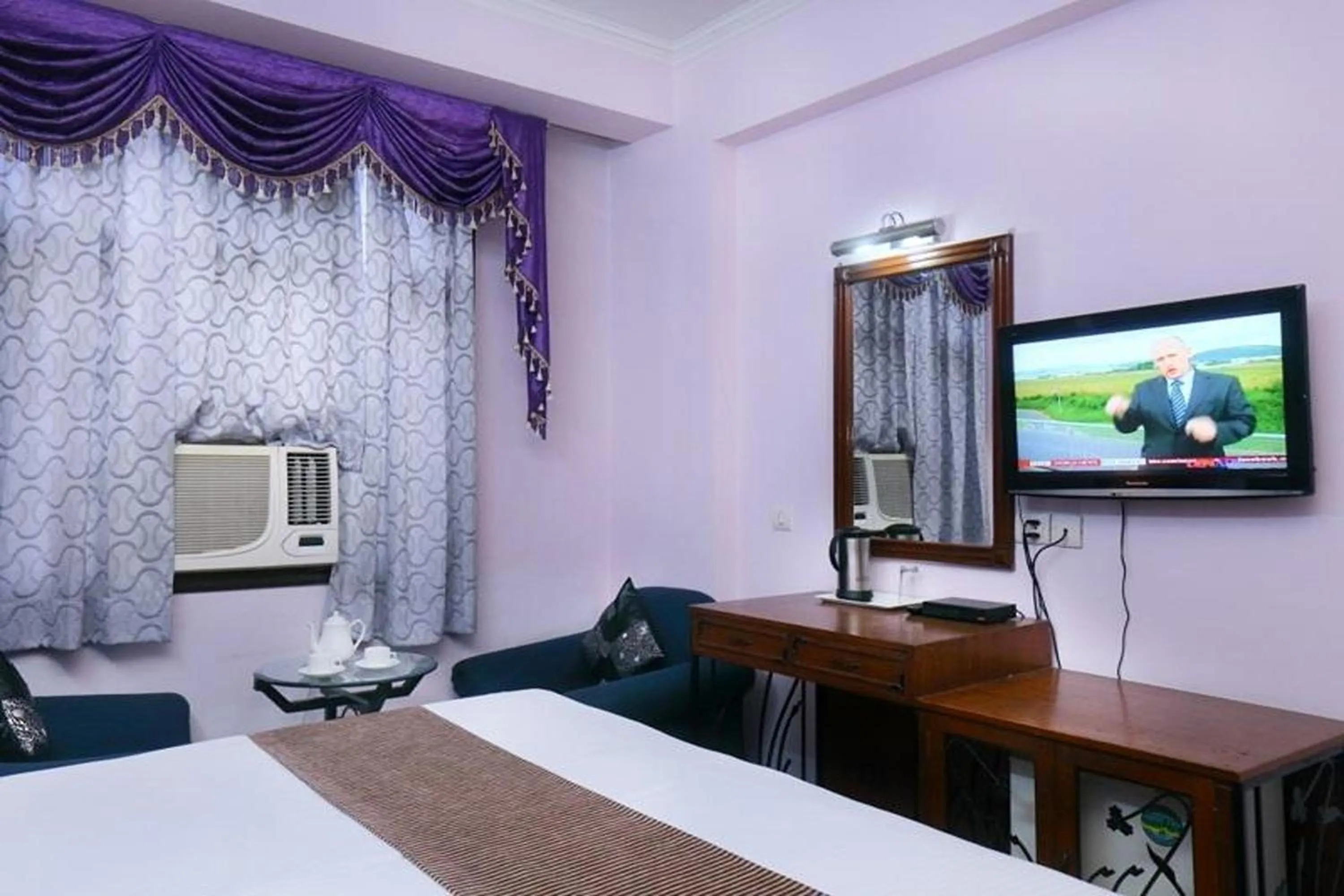 Bed in Hotel Indraprastha