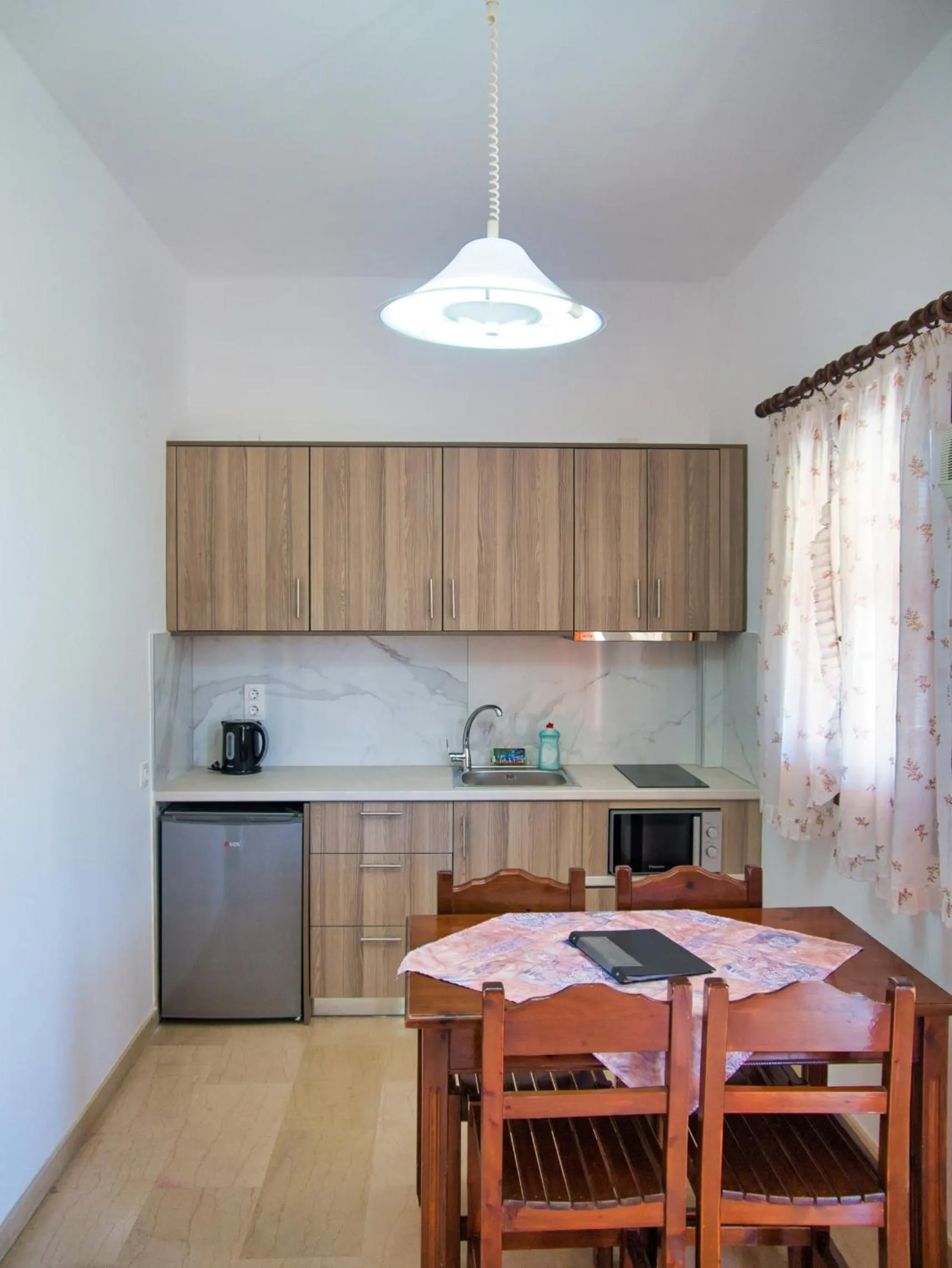 Kitchen or kitchenette in Tria Adelphia