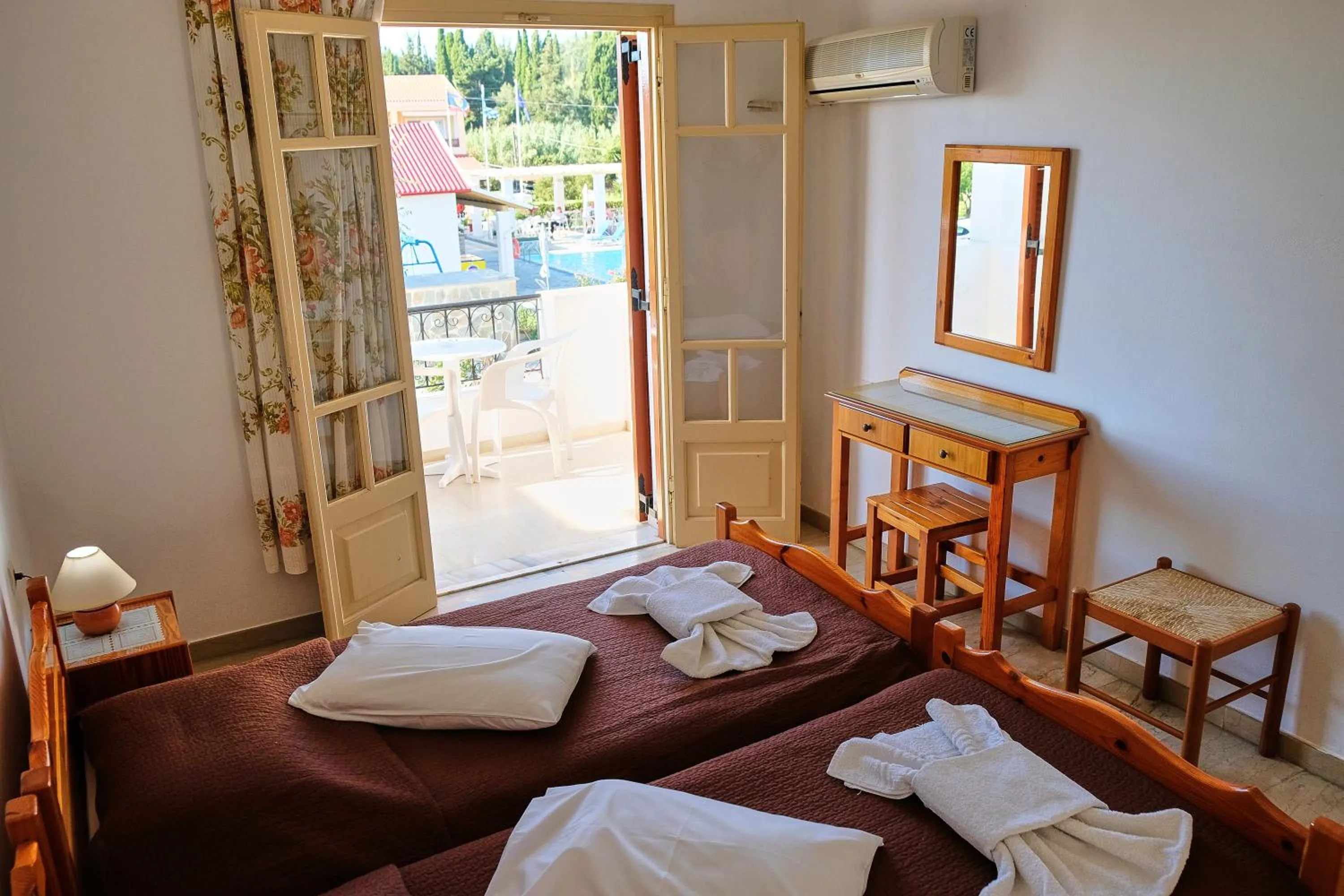 Garden, Bed in Tria Adelphia