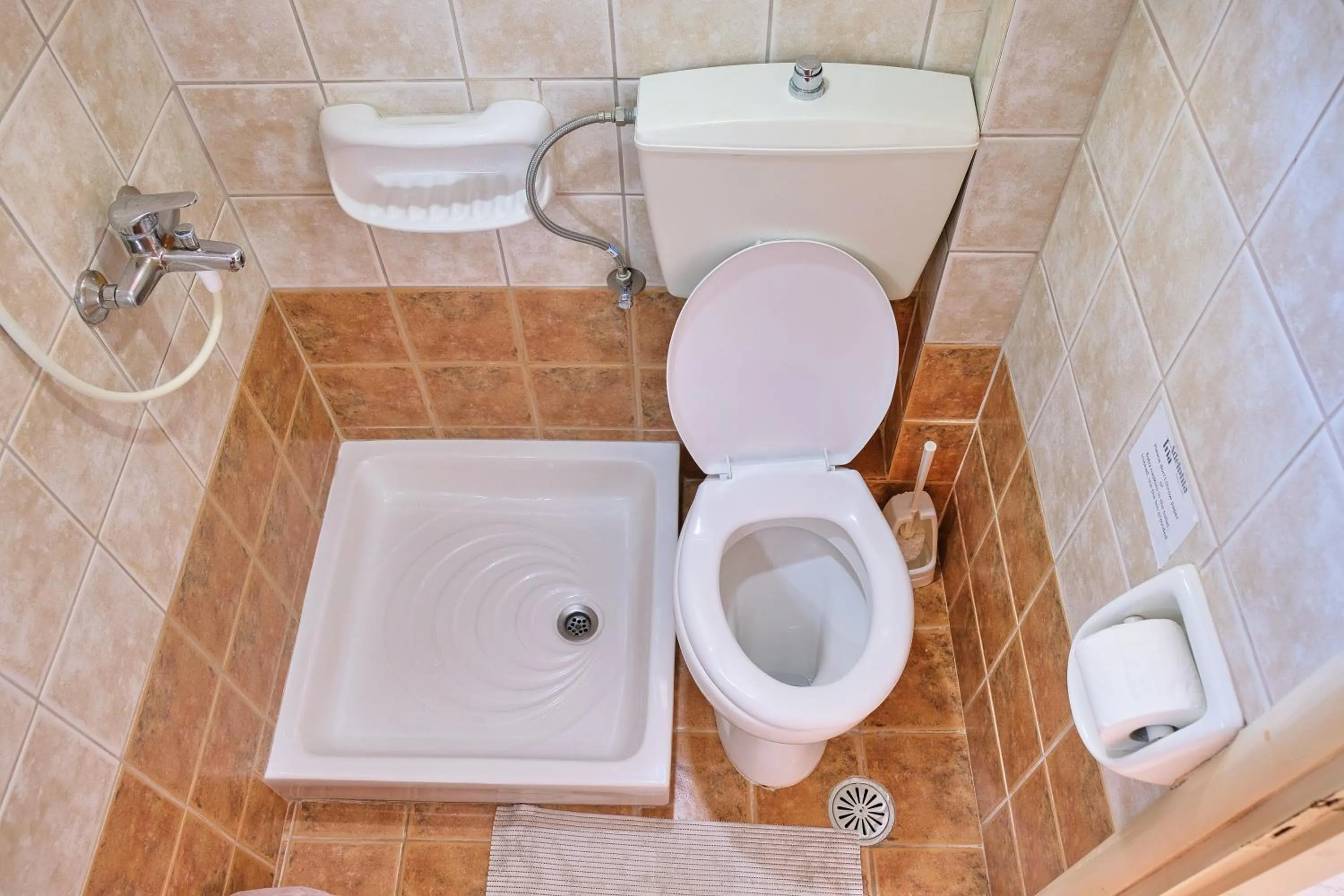 Shower in Tria Adelphia