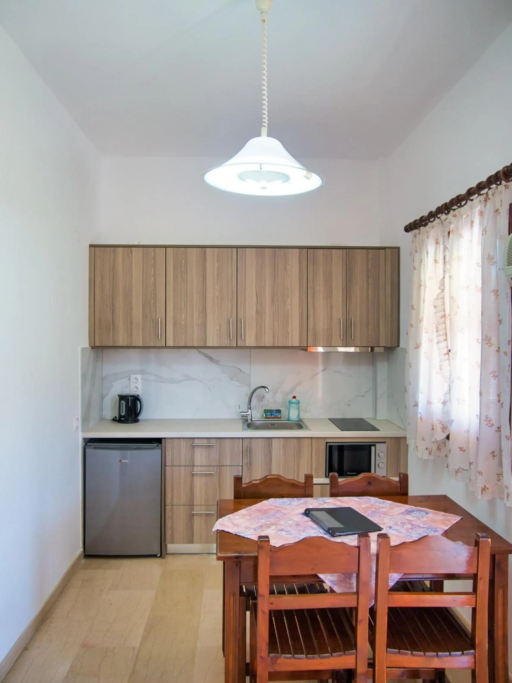 Kitchen or kitchenette in Tria Adelphia