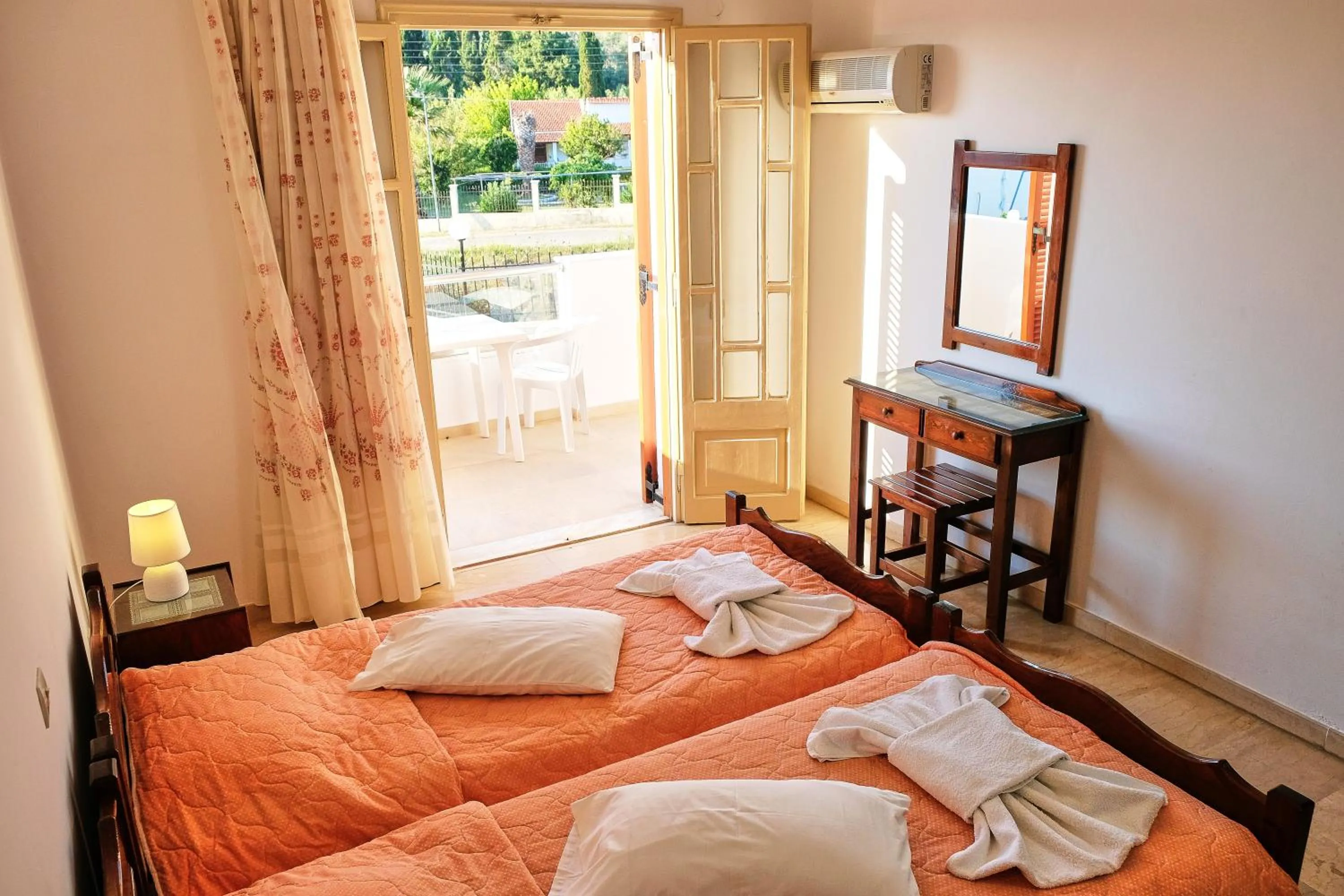 View (from property/room), Bed in Tria Adelphia