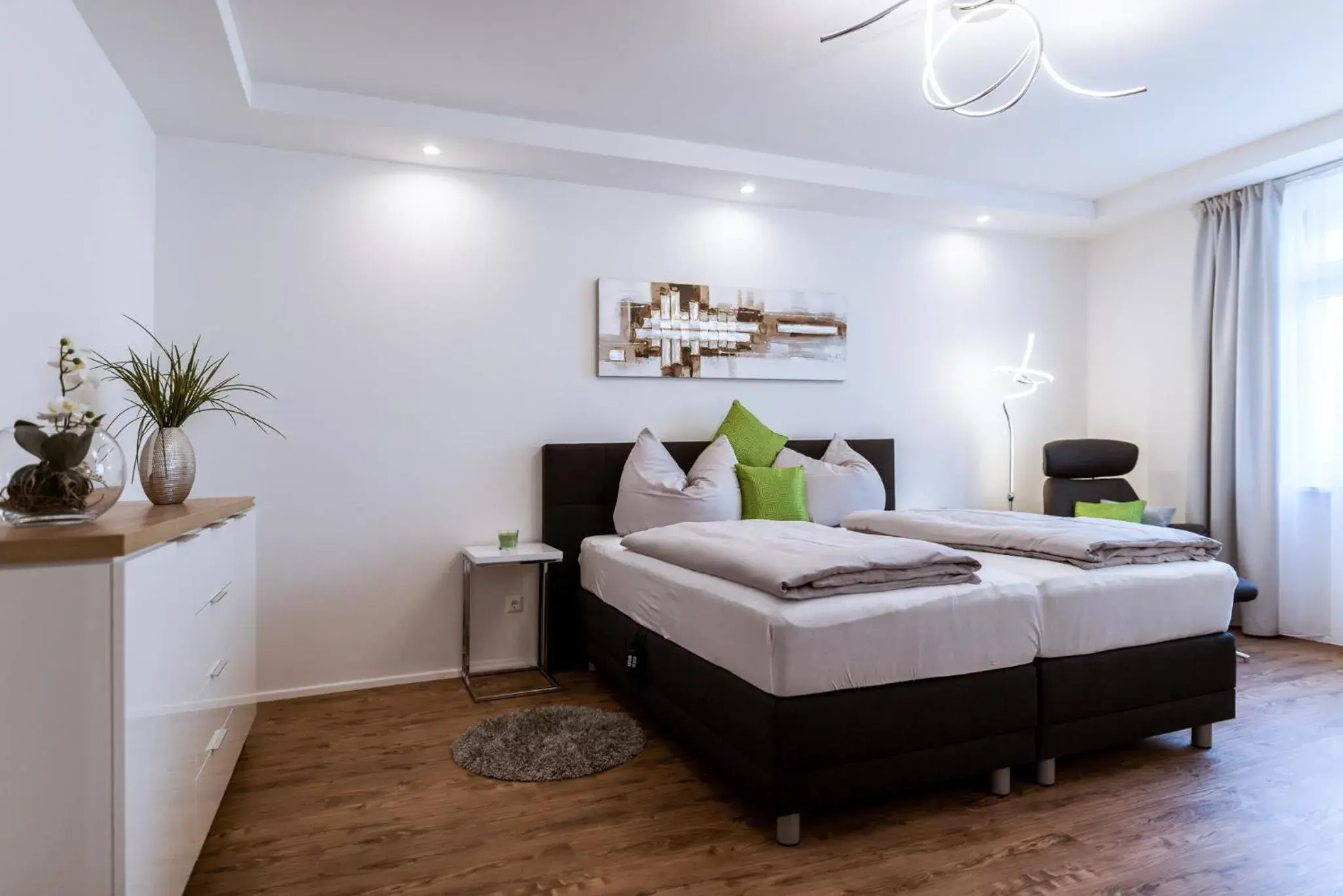 MH Living - 11 - Modern Living Dream in Center MH Living - 11 - Modern Living Dream in Center