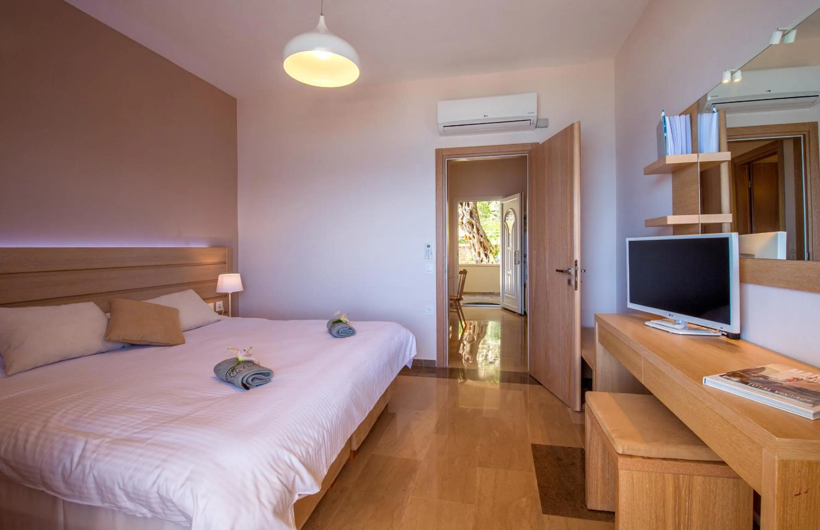 TV and multimedia, Bed in Krouzeri Beach Apartments