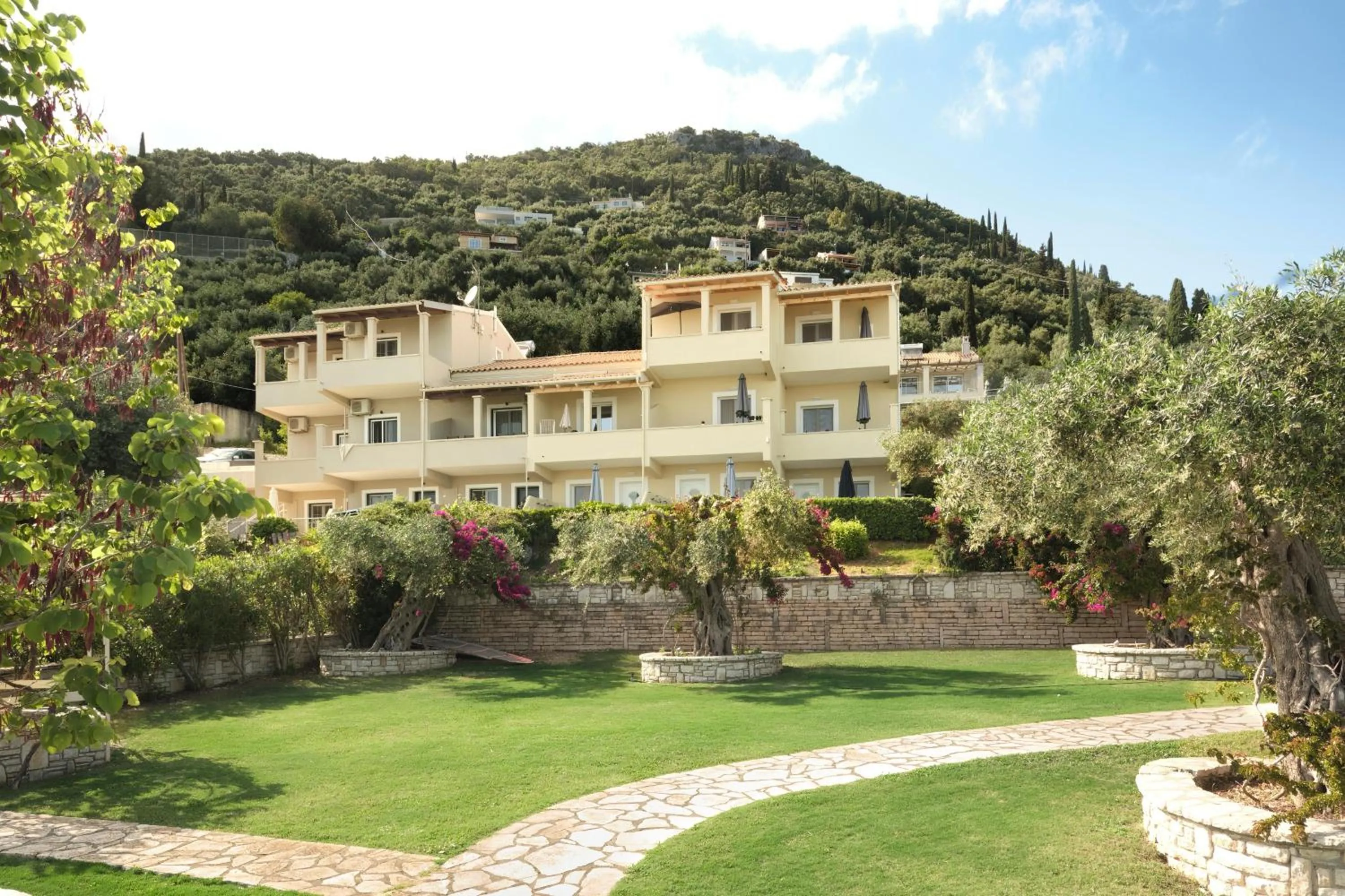 Garden in Krouzeri Beach Apartments