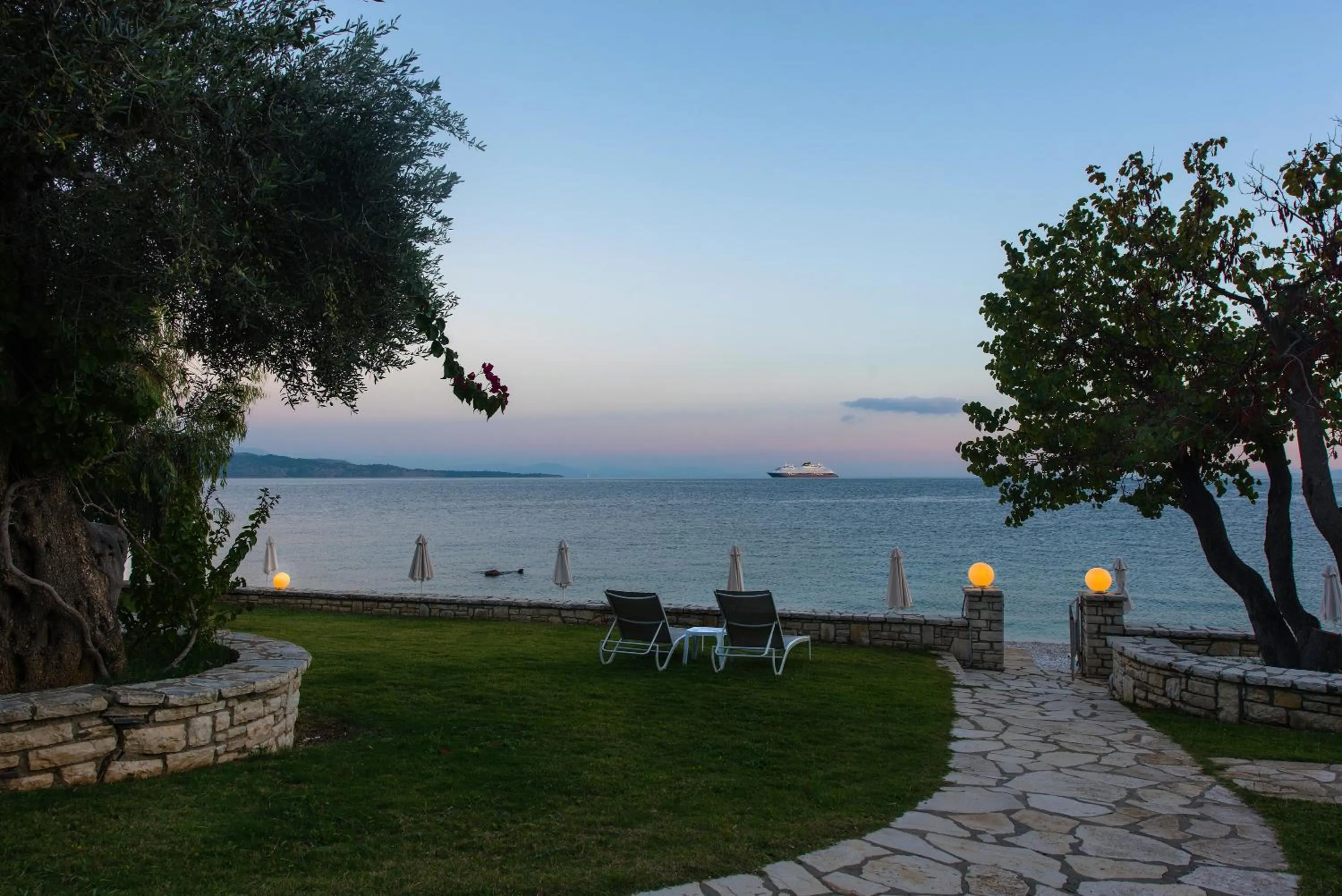 Garden in Krouzeri Beach Apartments