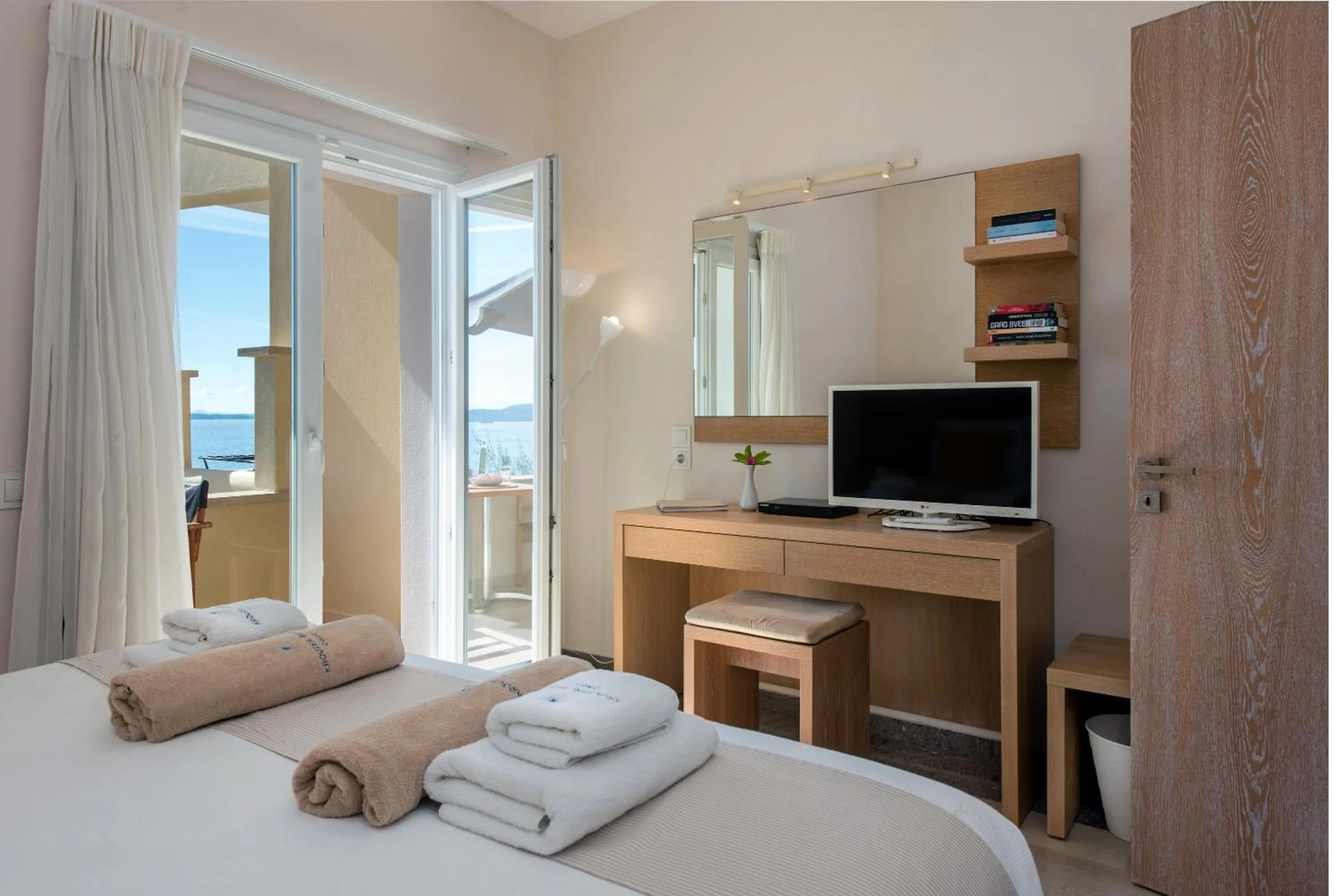 Bed in Krouzeri Beach Apartments