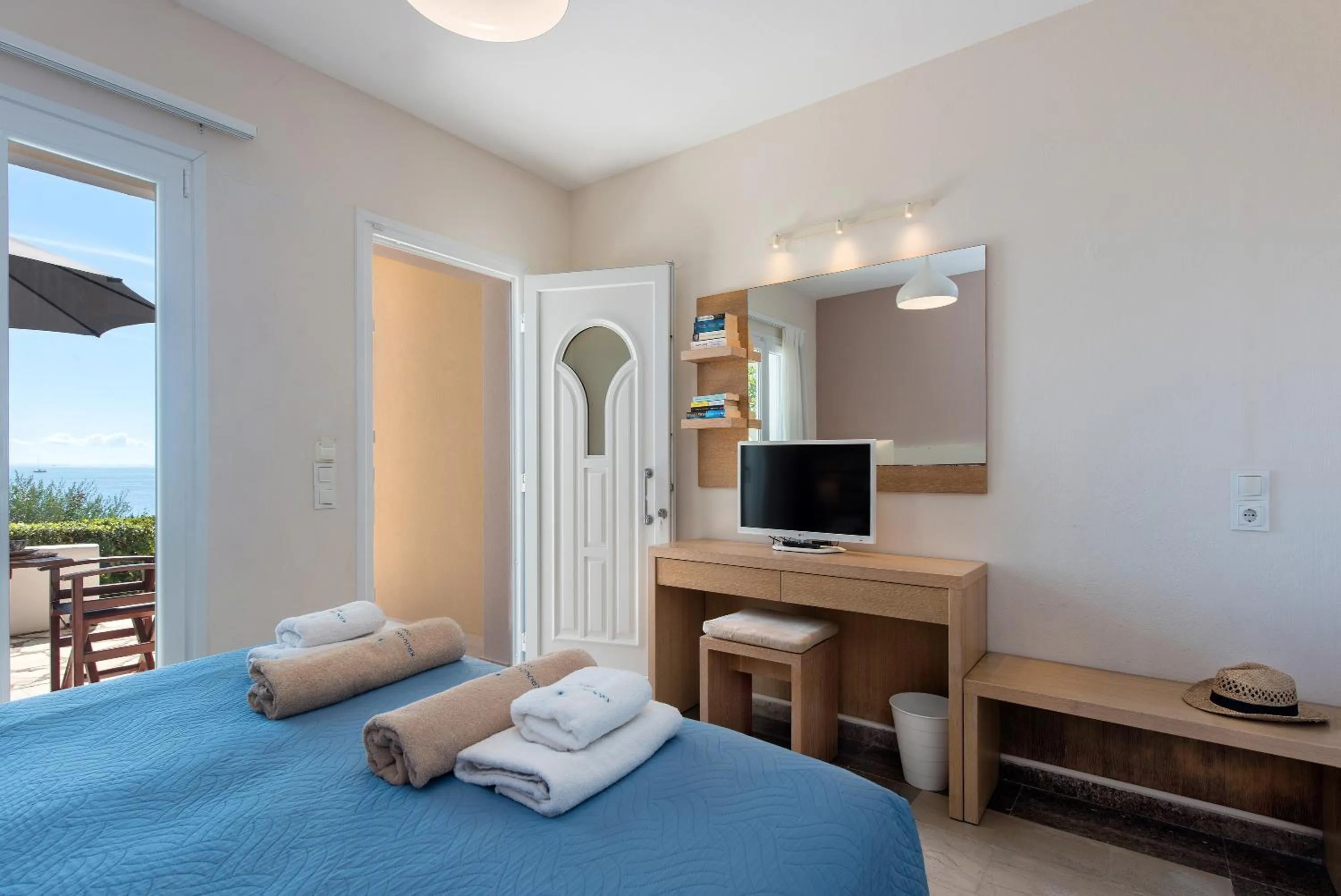 Bed in Krouzeri Beach Apartments