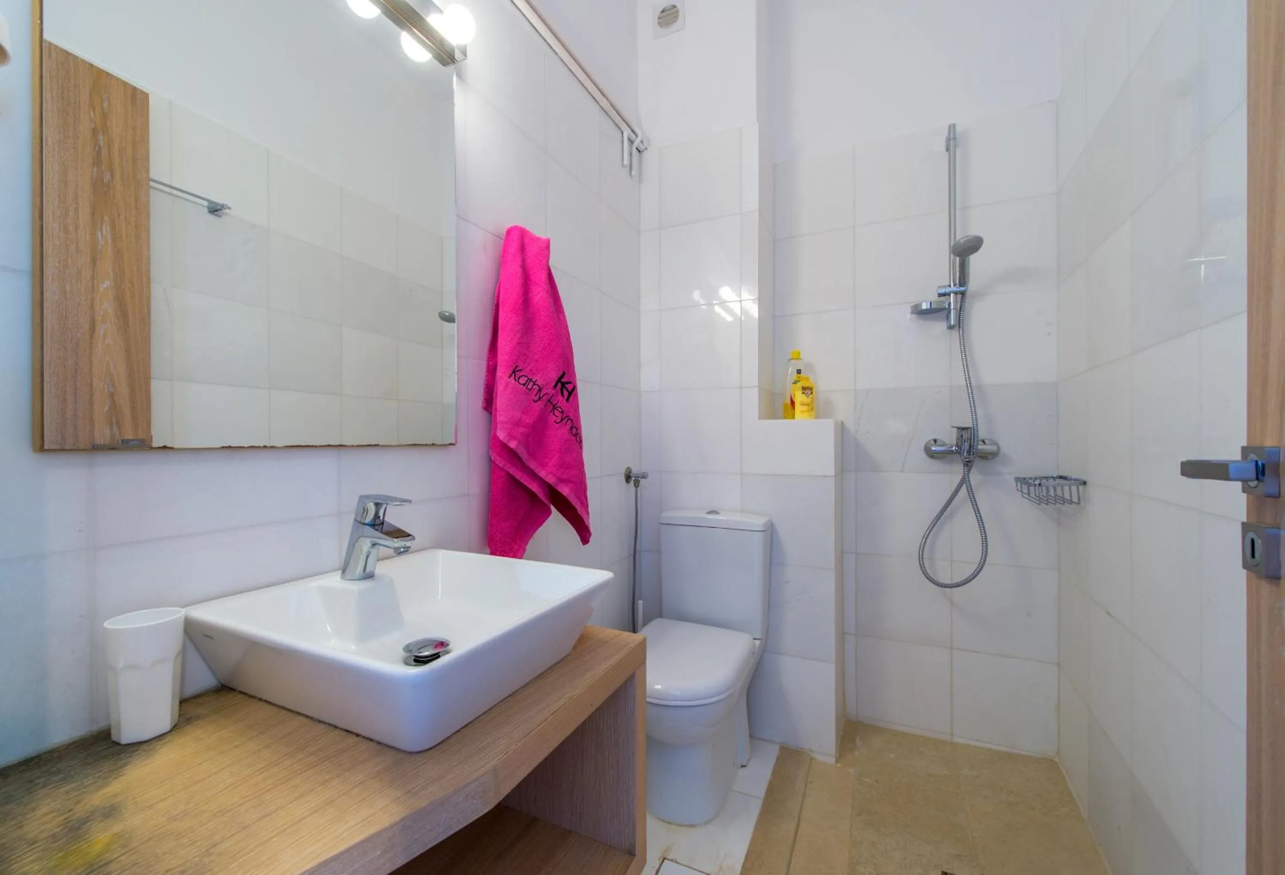 Shower in Krouzeri Beach Apartments