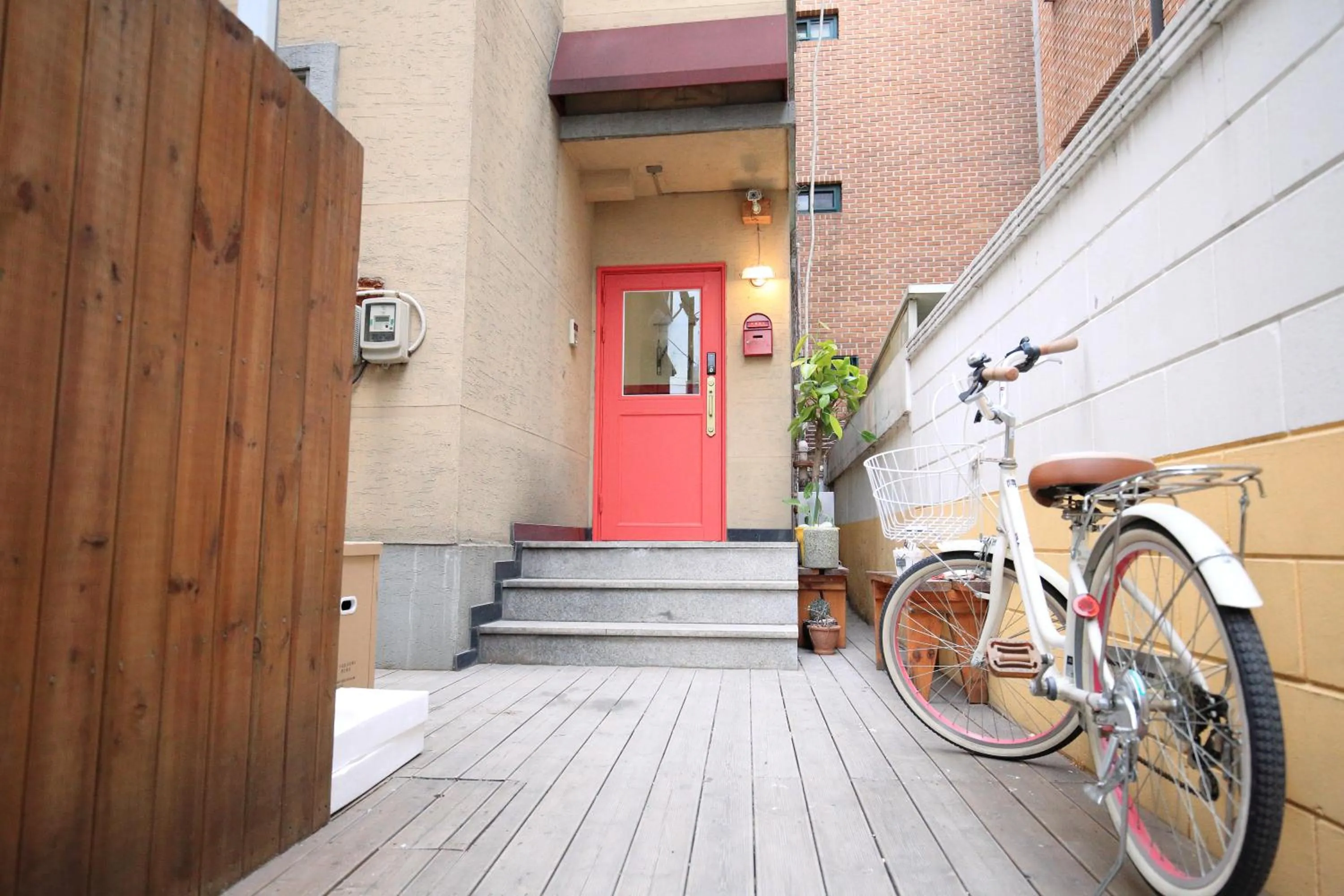 Facade/entrance in Zibro S