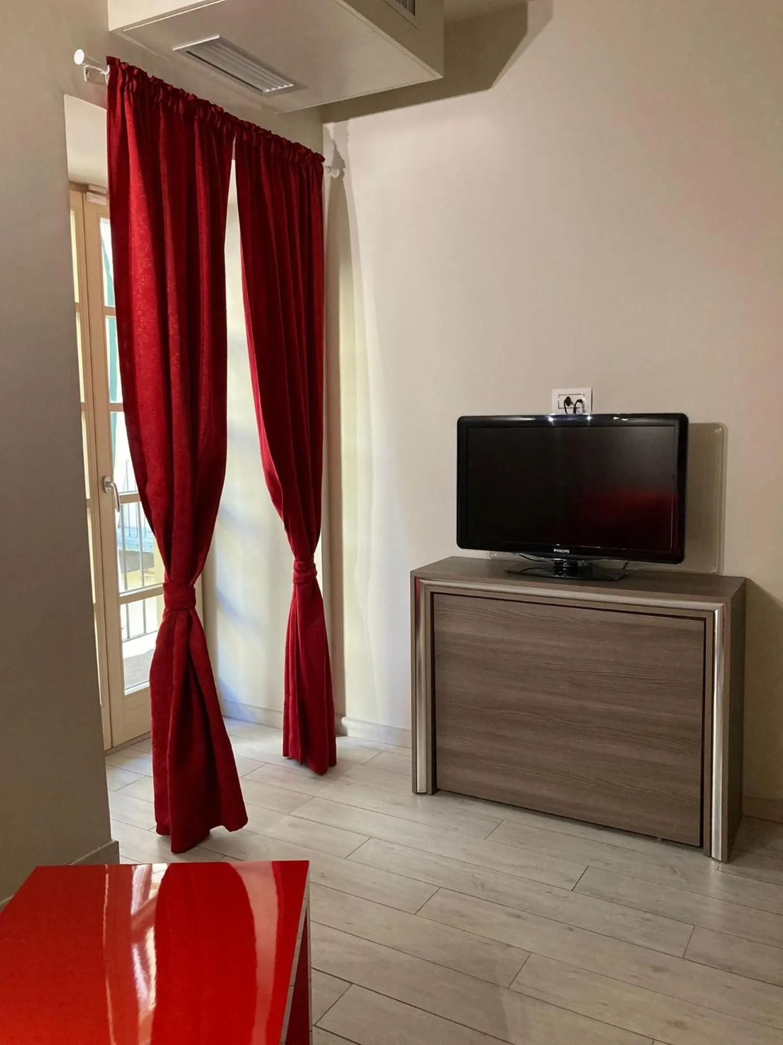 TV and multimedia in Adalesia Hotel & Coffee