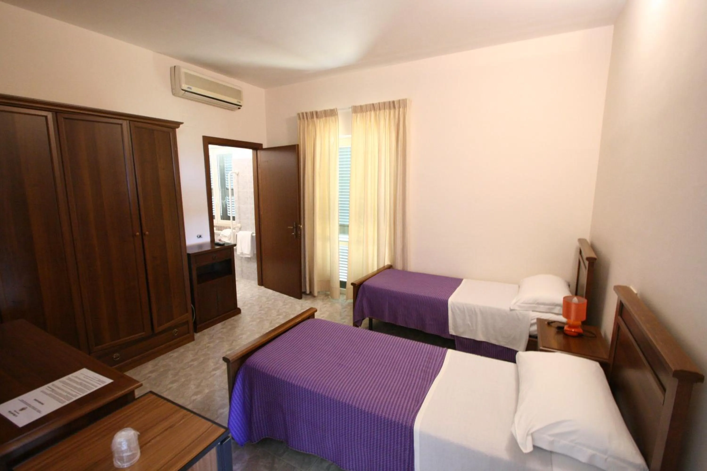 Bed in Villa Del Colle