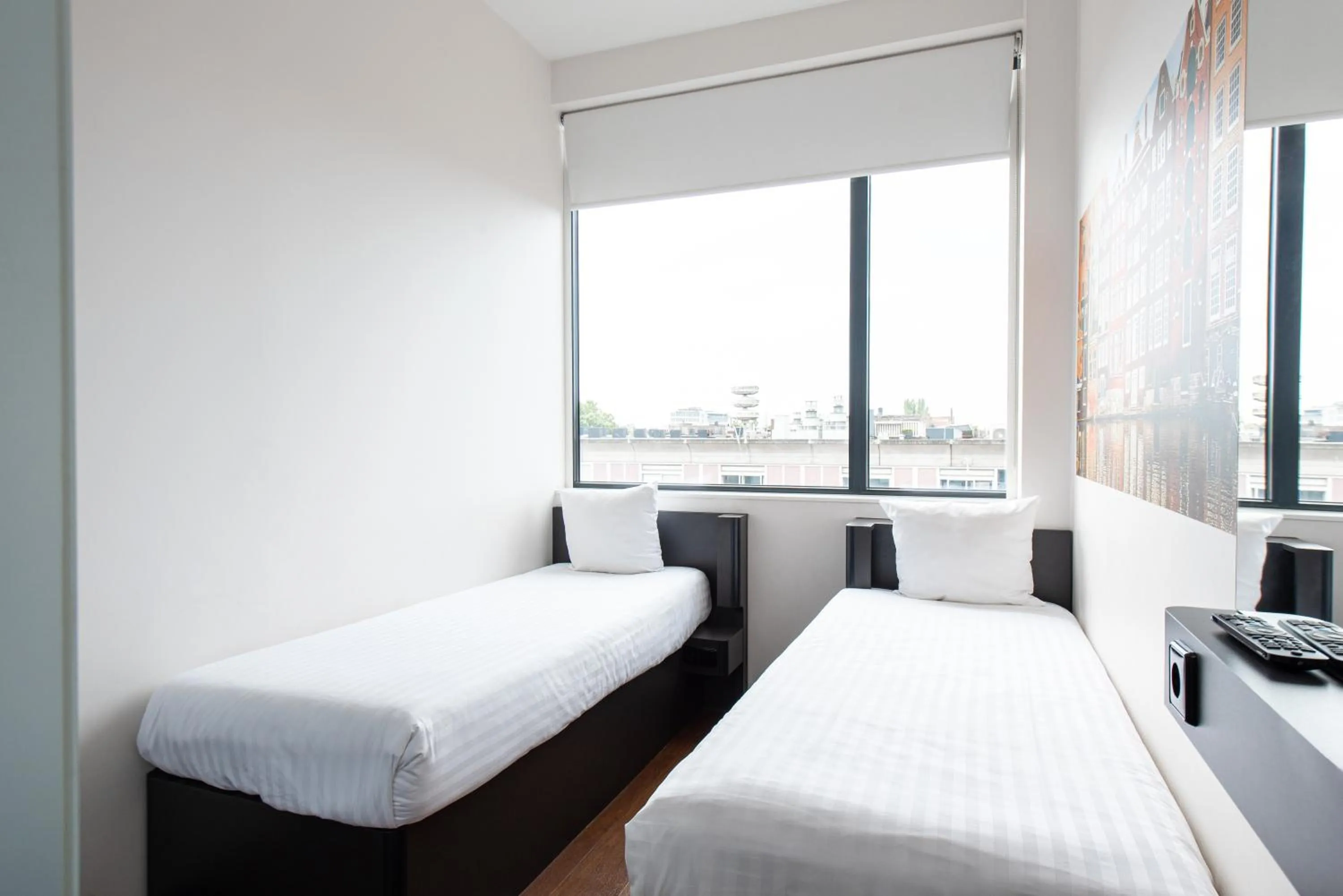 Bedroom, Bed in easyHotel Amsterdam City Centre South