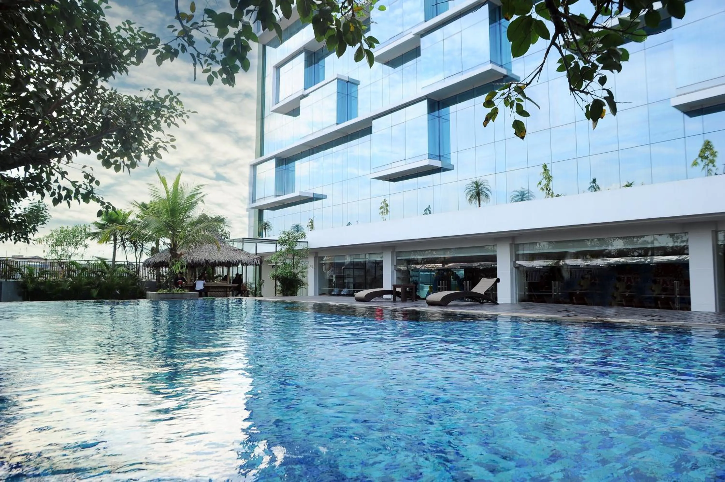 Swimming pool in Hotel Santika Tasikmalaya
