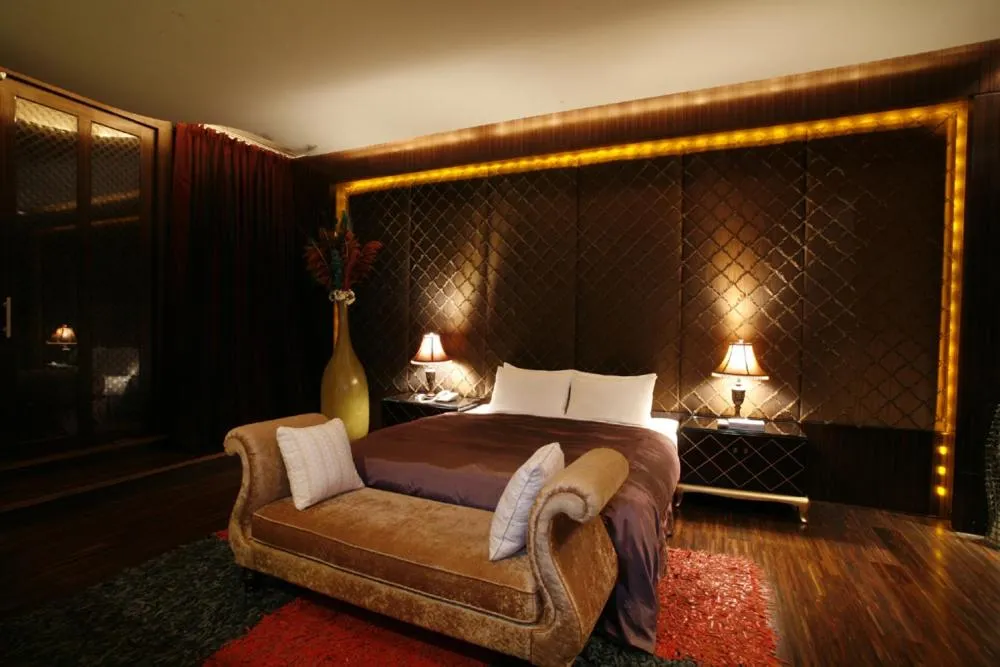 bunk bed, Bed in Chateau Boutique Motel