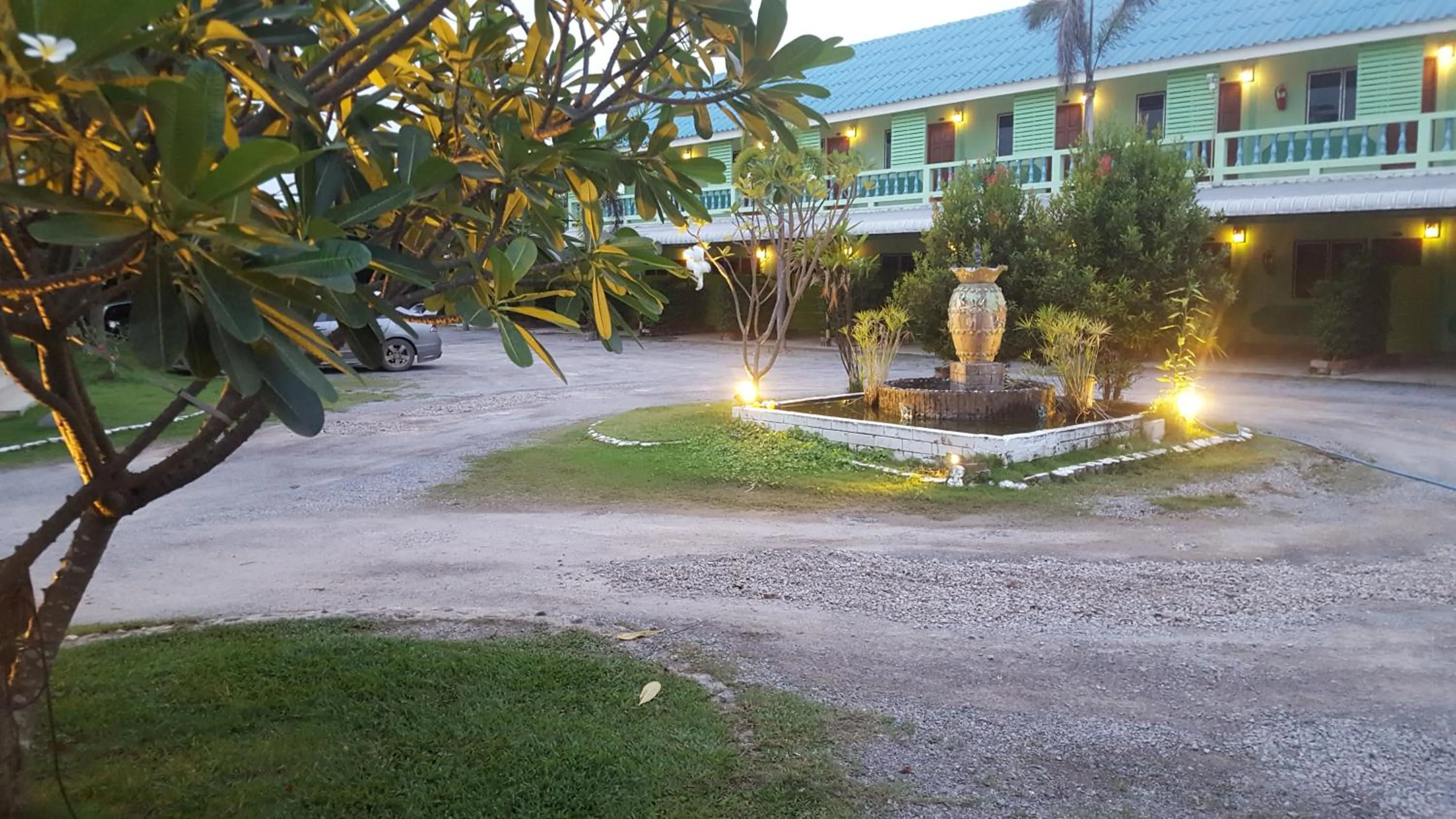 Inner courtyard view in Green View Resort Tha Yang