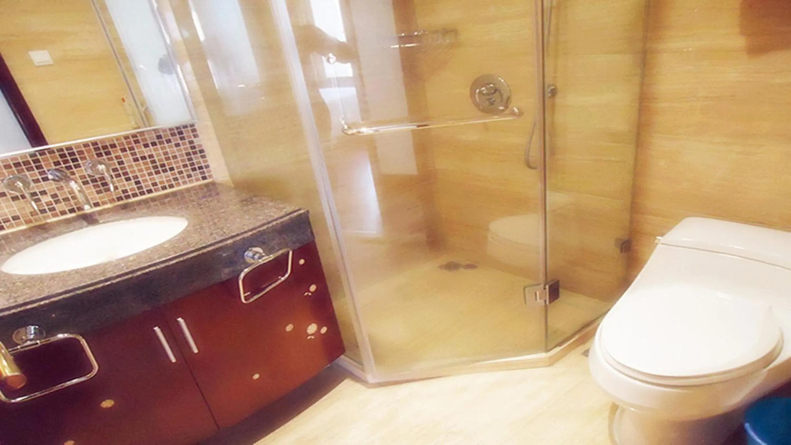 Bathroom in Ziyuan Service Apartment