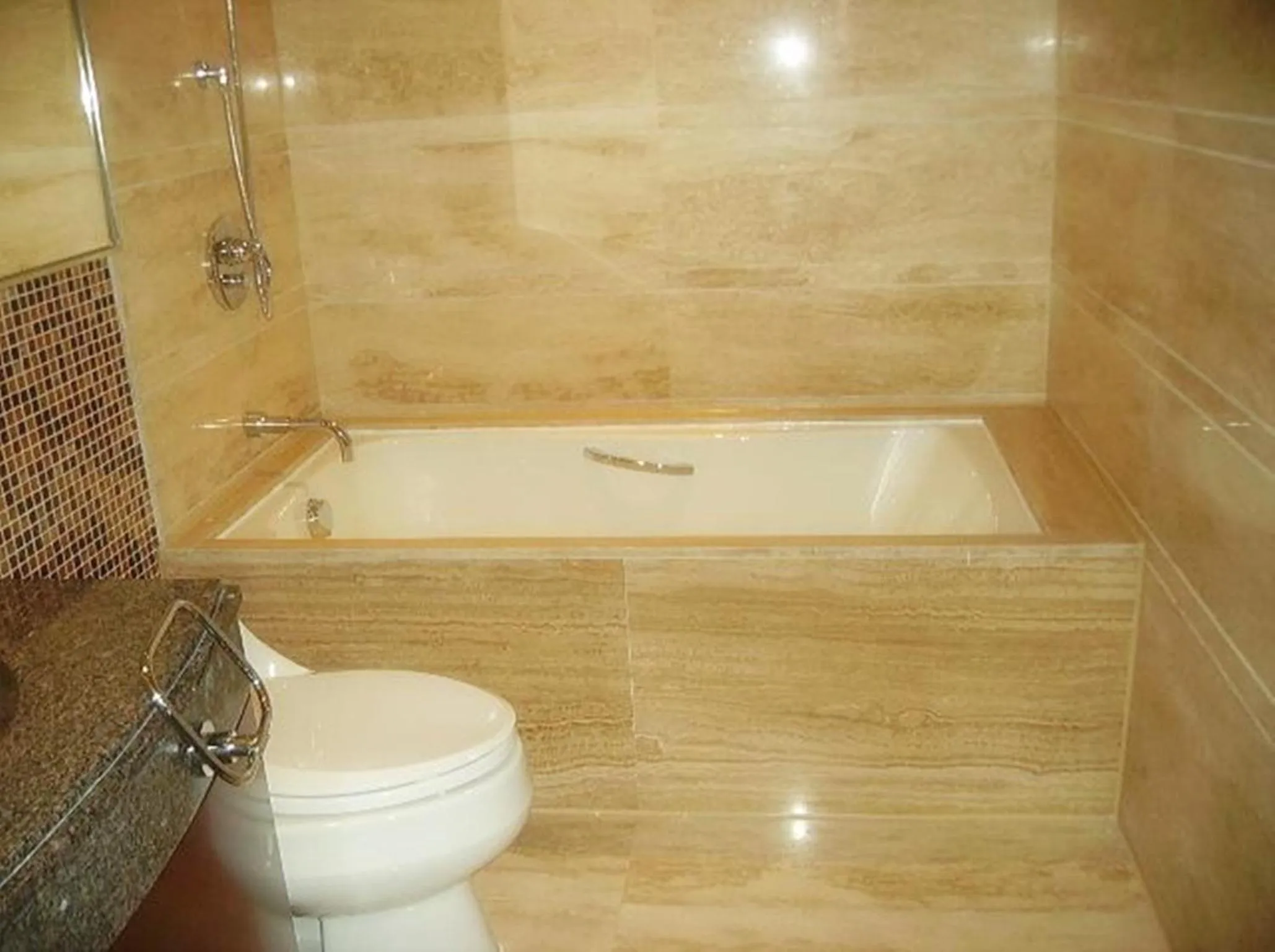 Bathroom in Ziyuan Service Apartment