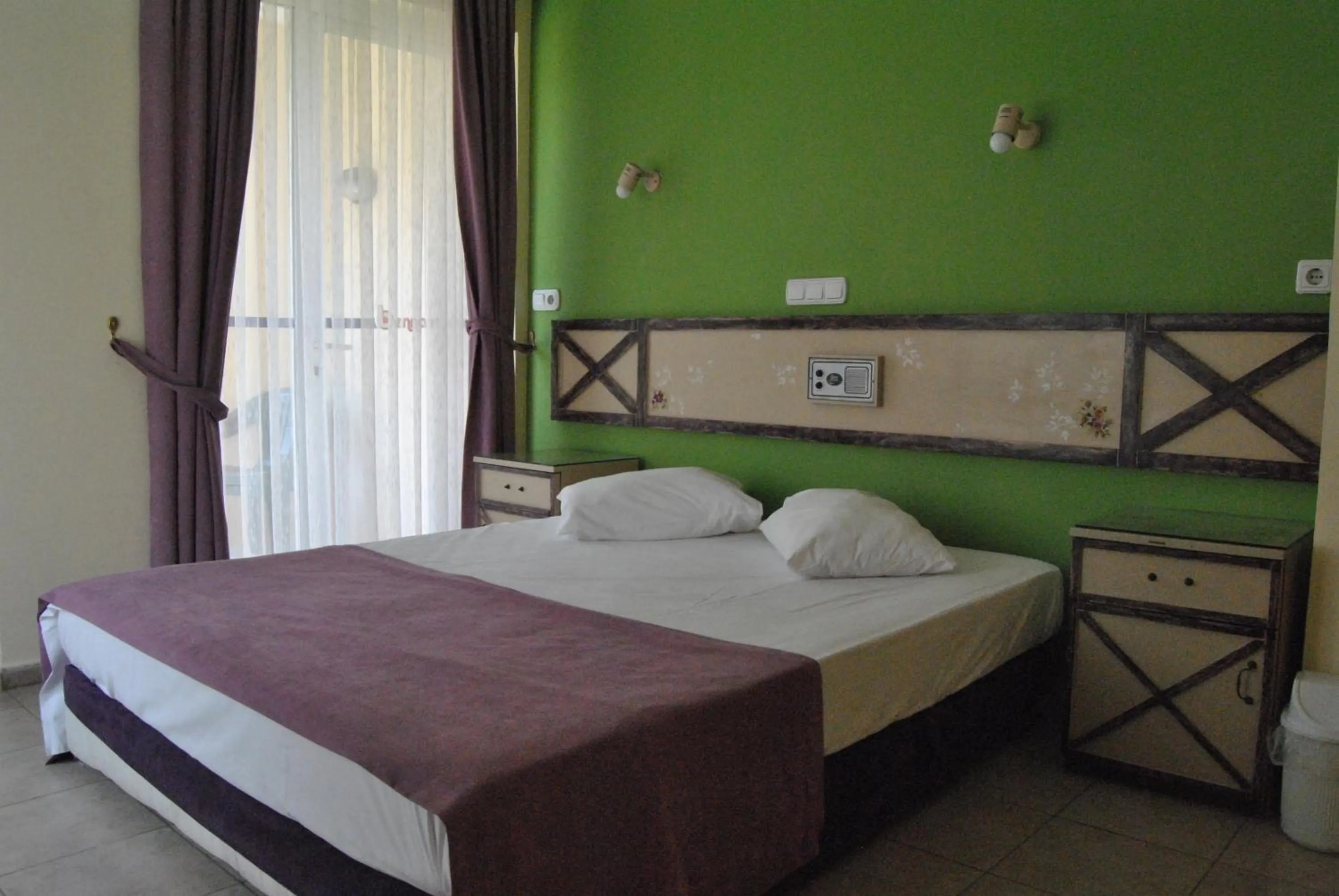 Day, Bed in Benna Hotel