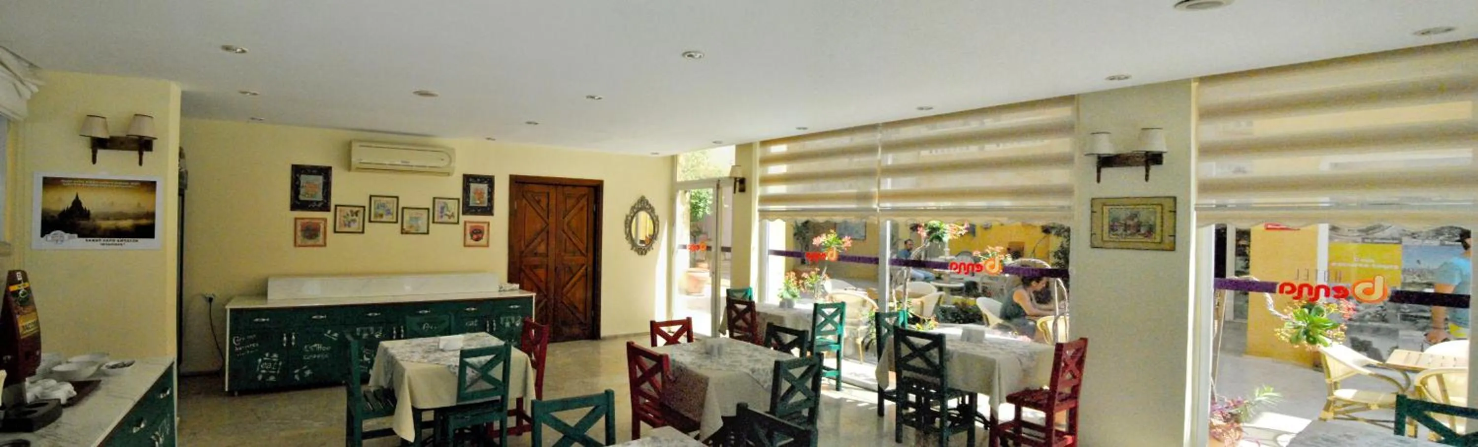 Restaurant/places to eat in Benna Hotel