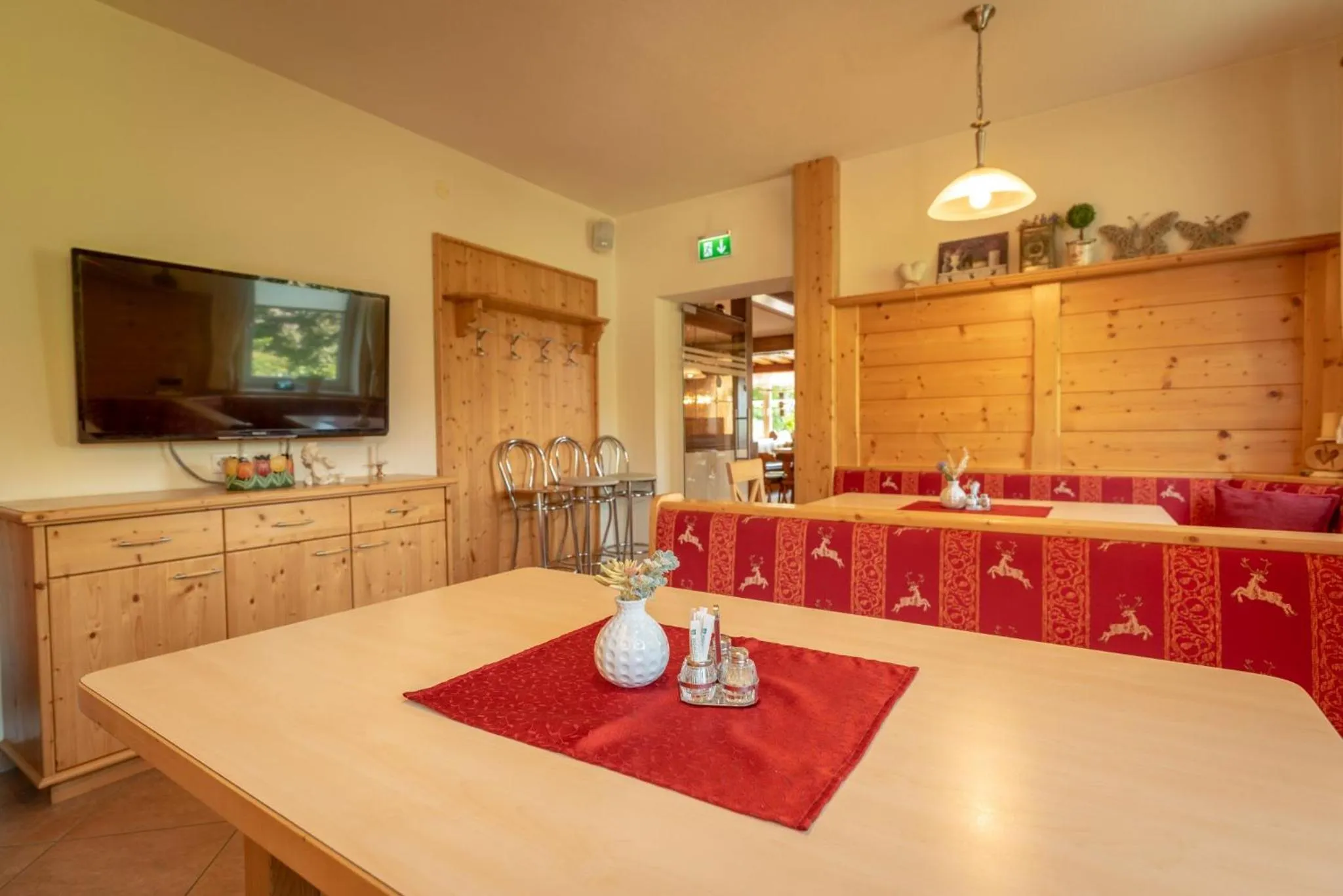 Restaurant/places to eat in s'Wirtshaus by Alpine Genusswelten