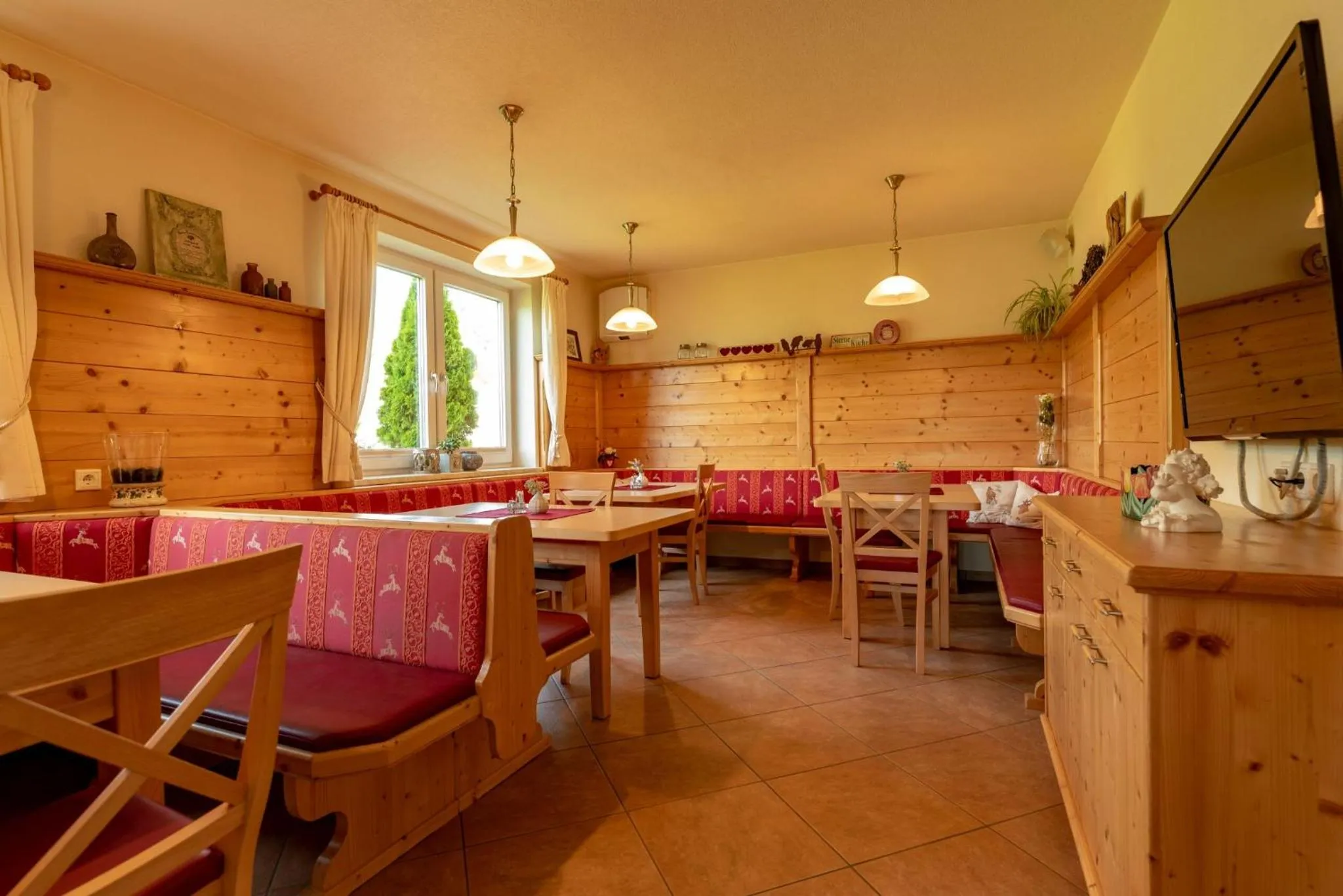 Restaurant/places to eat in s'Wirtshaus by Alpine Genusswelten